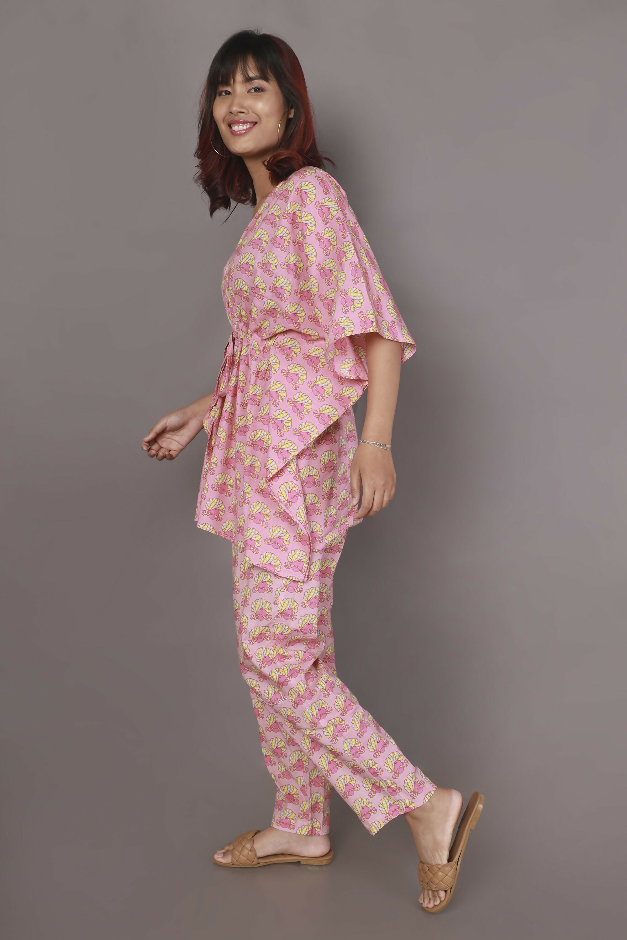 Breathables Women’S Loungewear Kaftan Co-Ord Set Cotton V-Neck In Quirky Pink Print - Dista