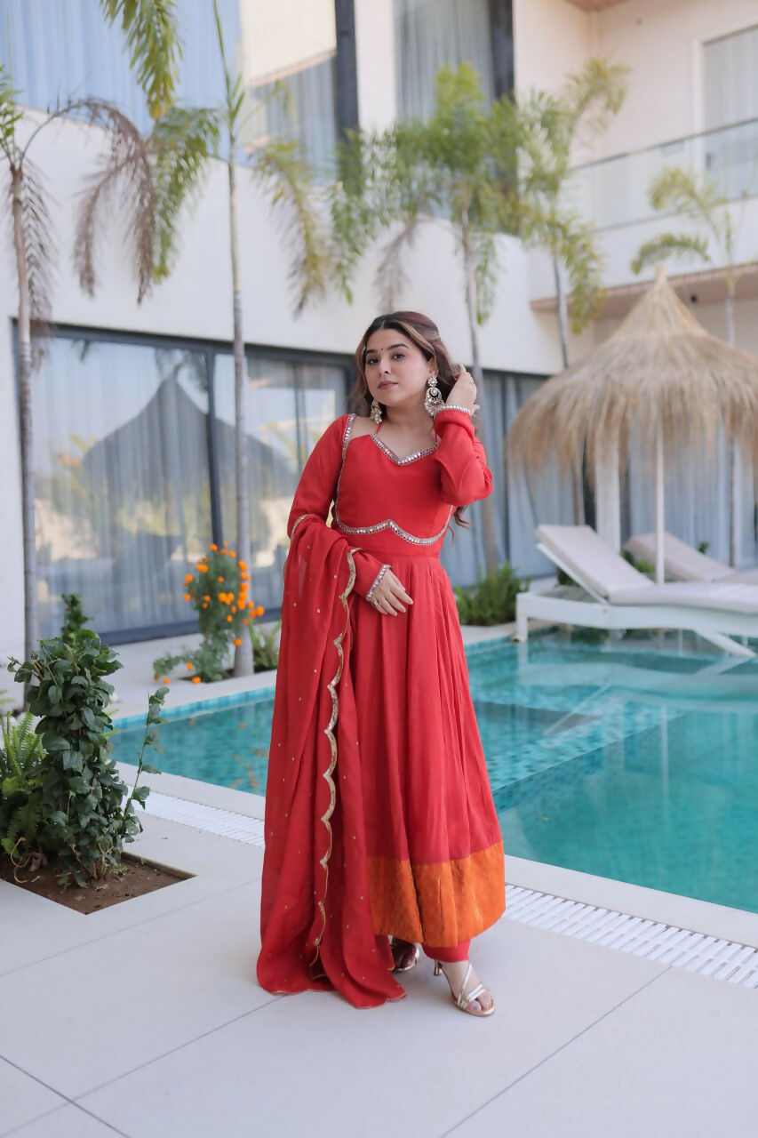 Teeya Creation Womens New Stylish Mul Chanderi With Rich Mirror Lace Work Kurta Set - Dista