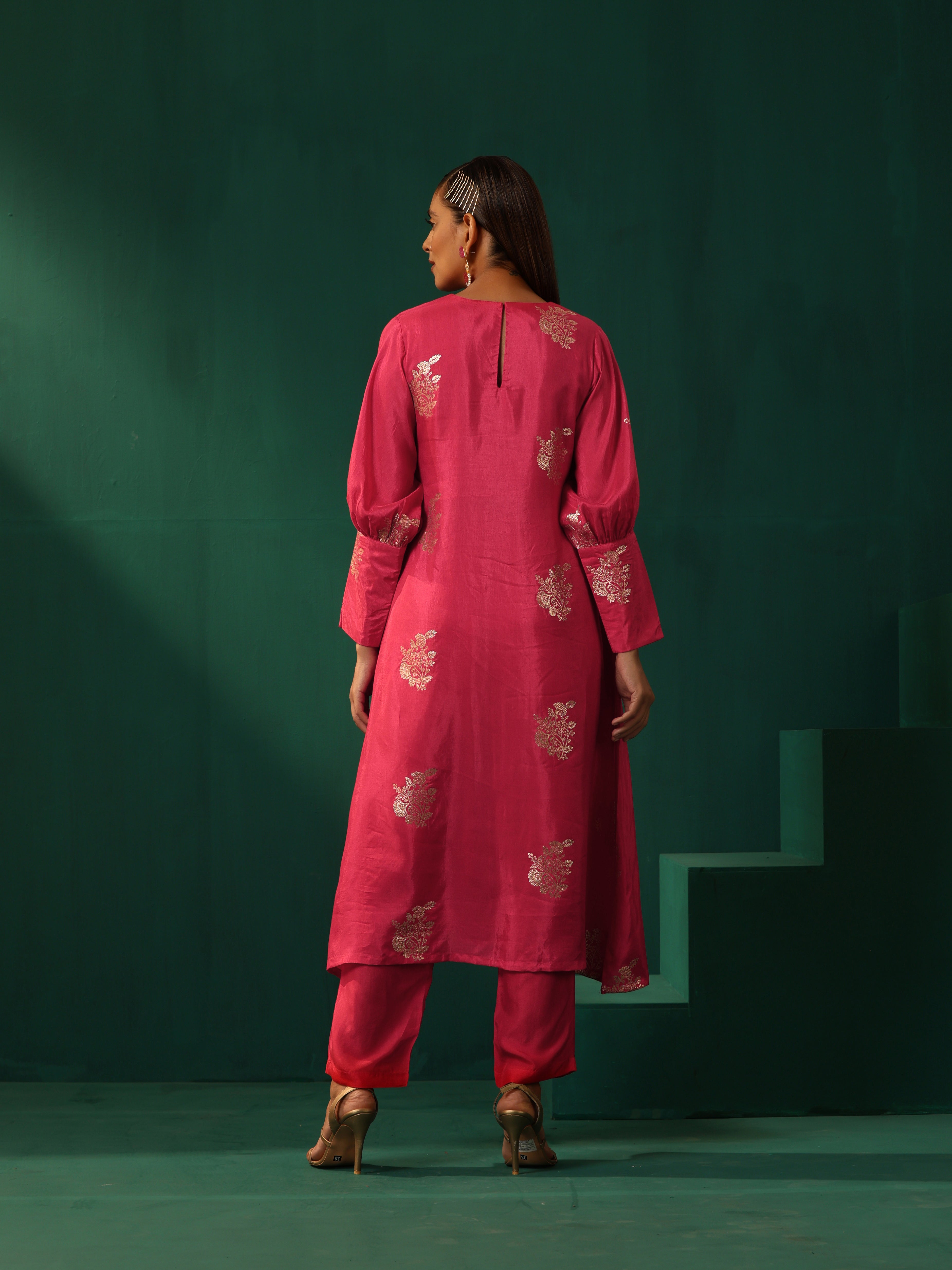 trueBrowns Pink Floral Viscose Silk Round Neck Puff Sleeve Kurta Pant Set - Distacart
