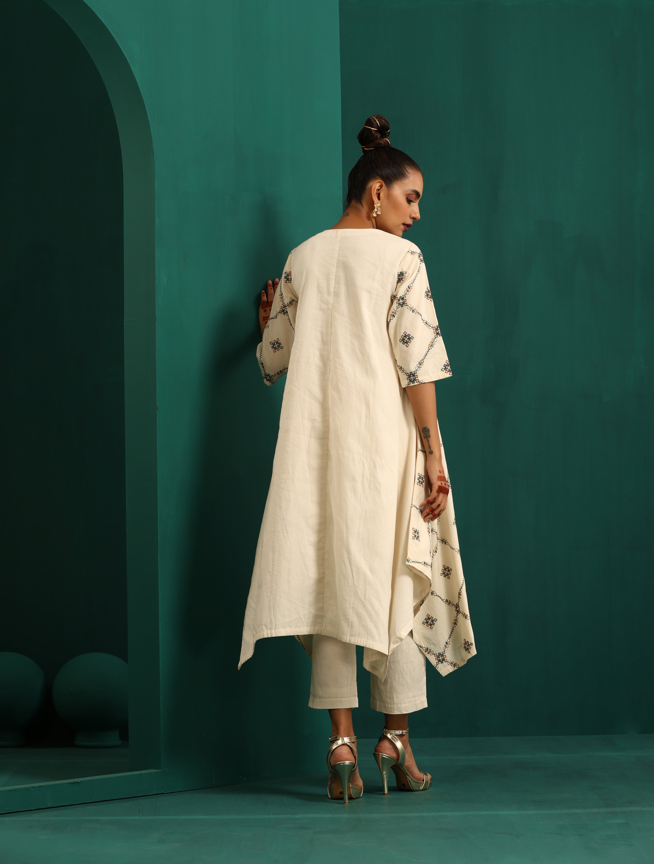 trueBrowns Ivory Rhombus Cotton Handkerchief Kurta Pant Set - Distacart