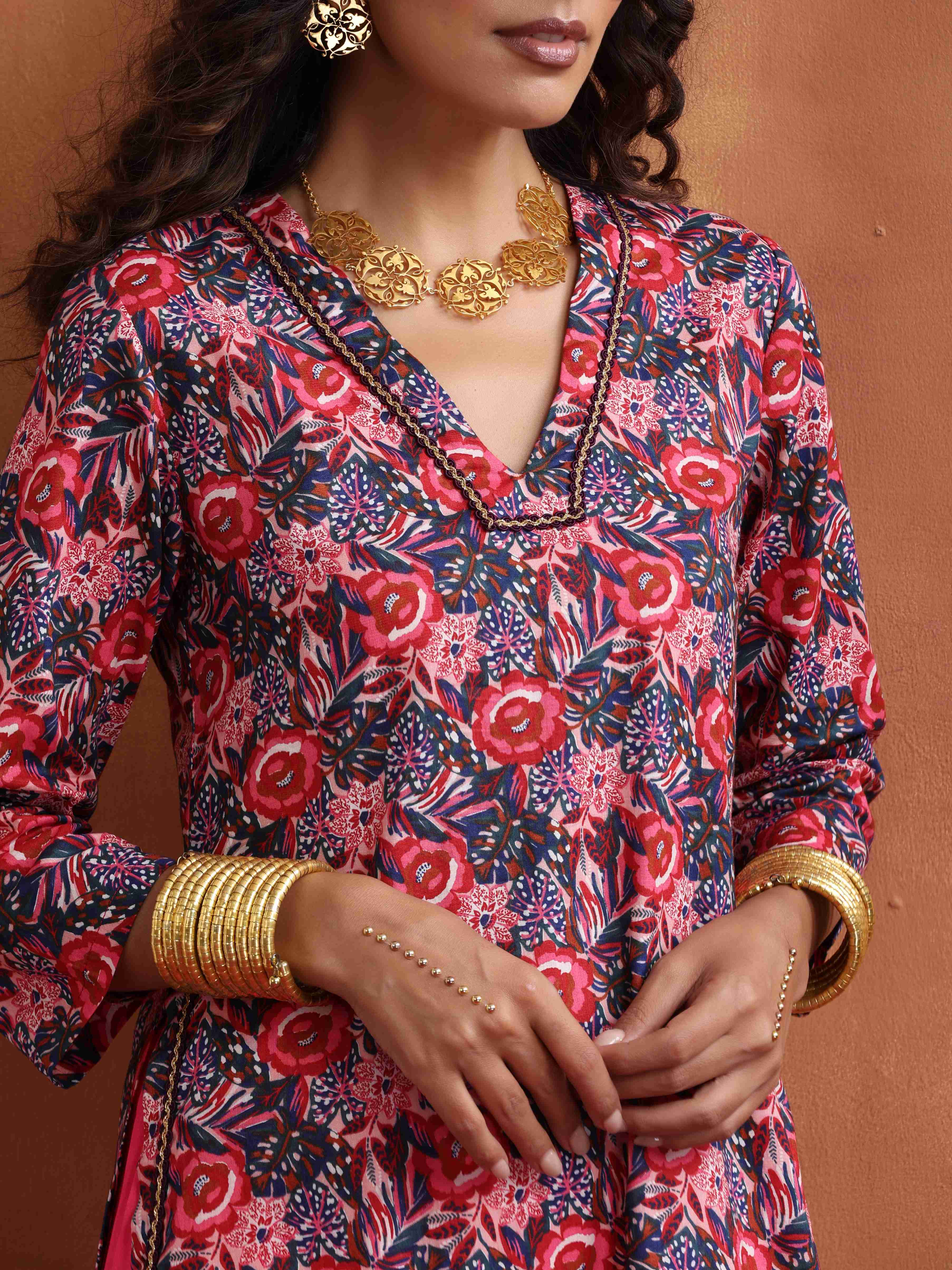 trueBrowns Pink Print High Slit Kurta Set - Distacart