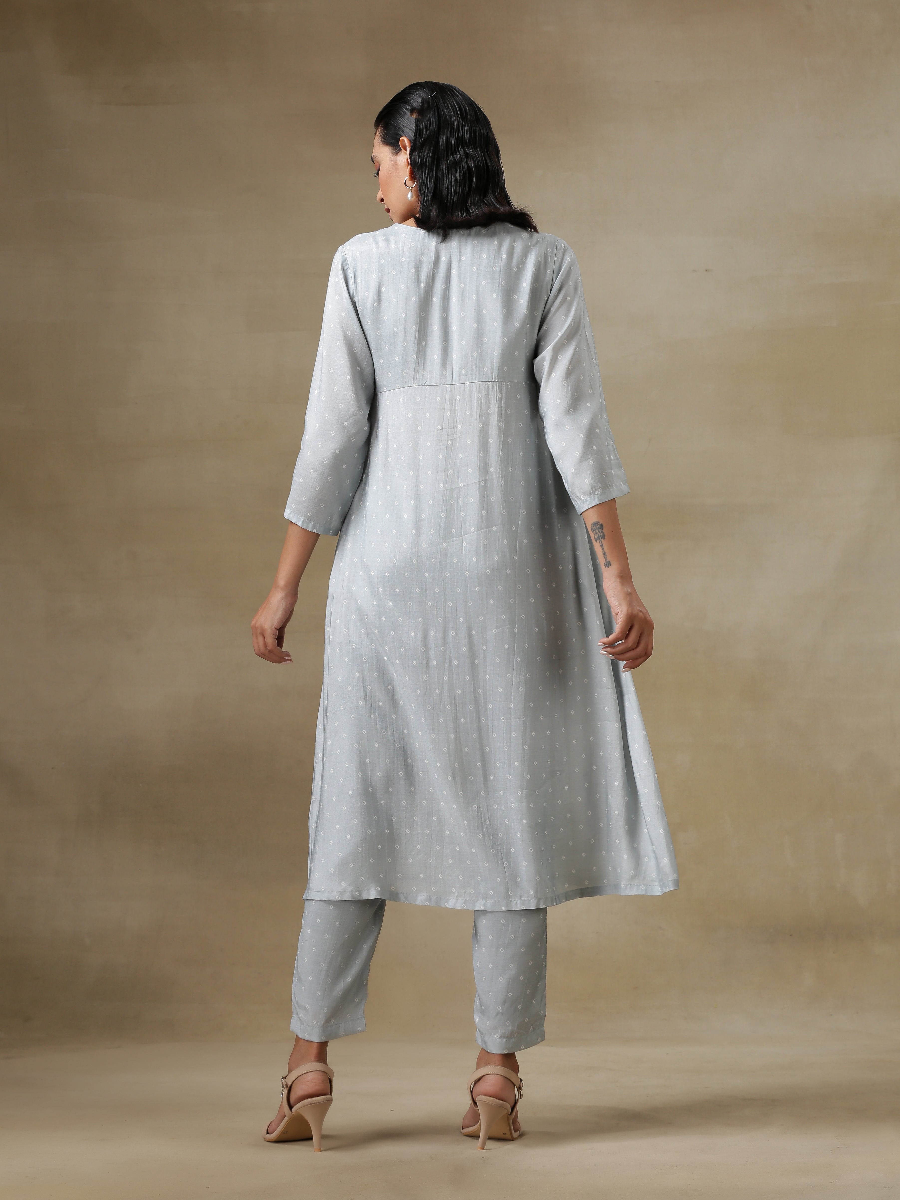 trueBrowns Grey Bandhani Printed Silk Yoke Kurta Pant Set - Distacart