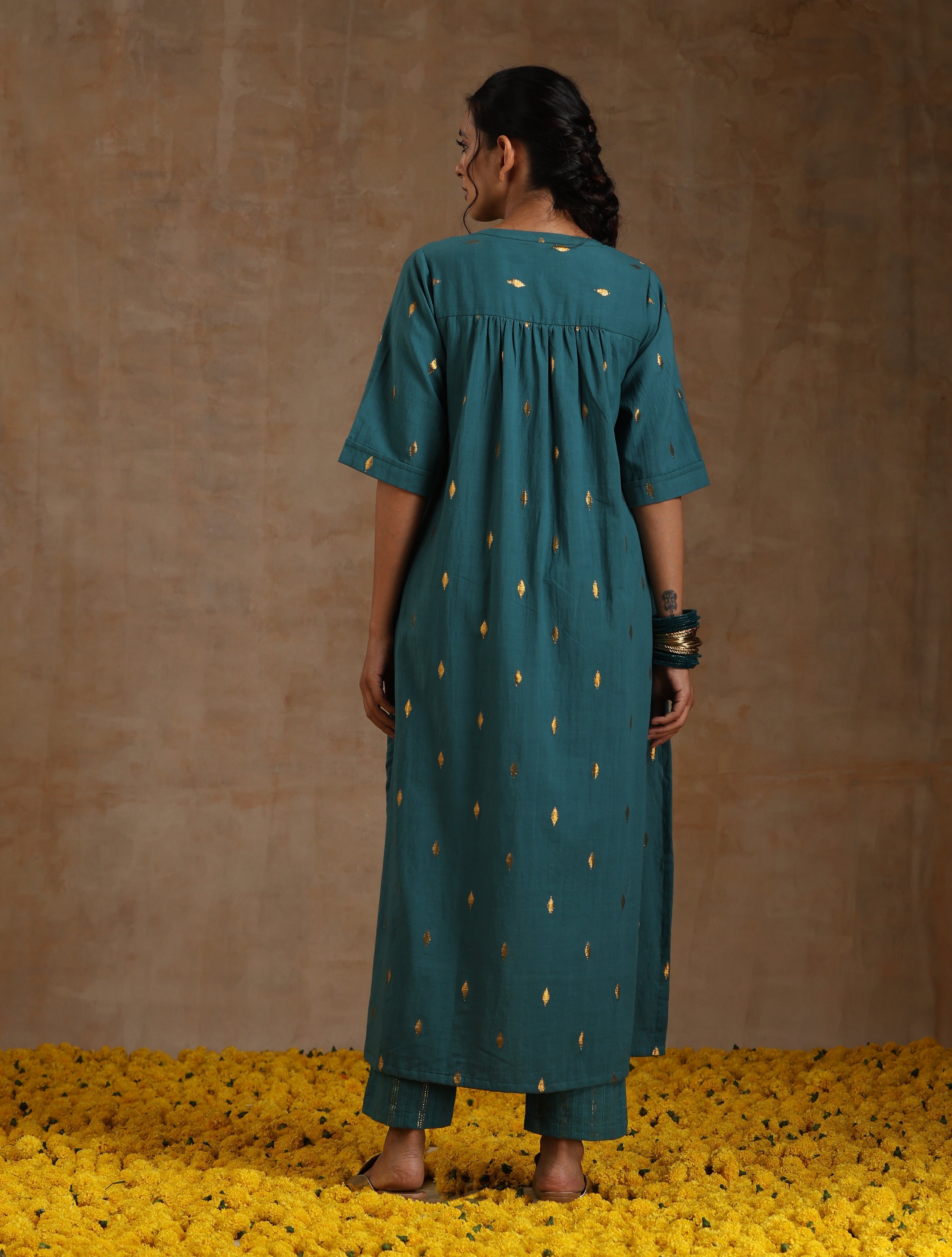 trueBrowns Deep Sea Gold Cotton Relaxed High-Low Kurta Set - Distacart