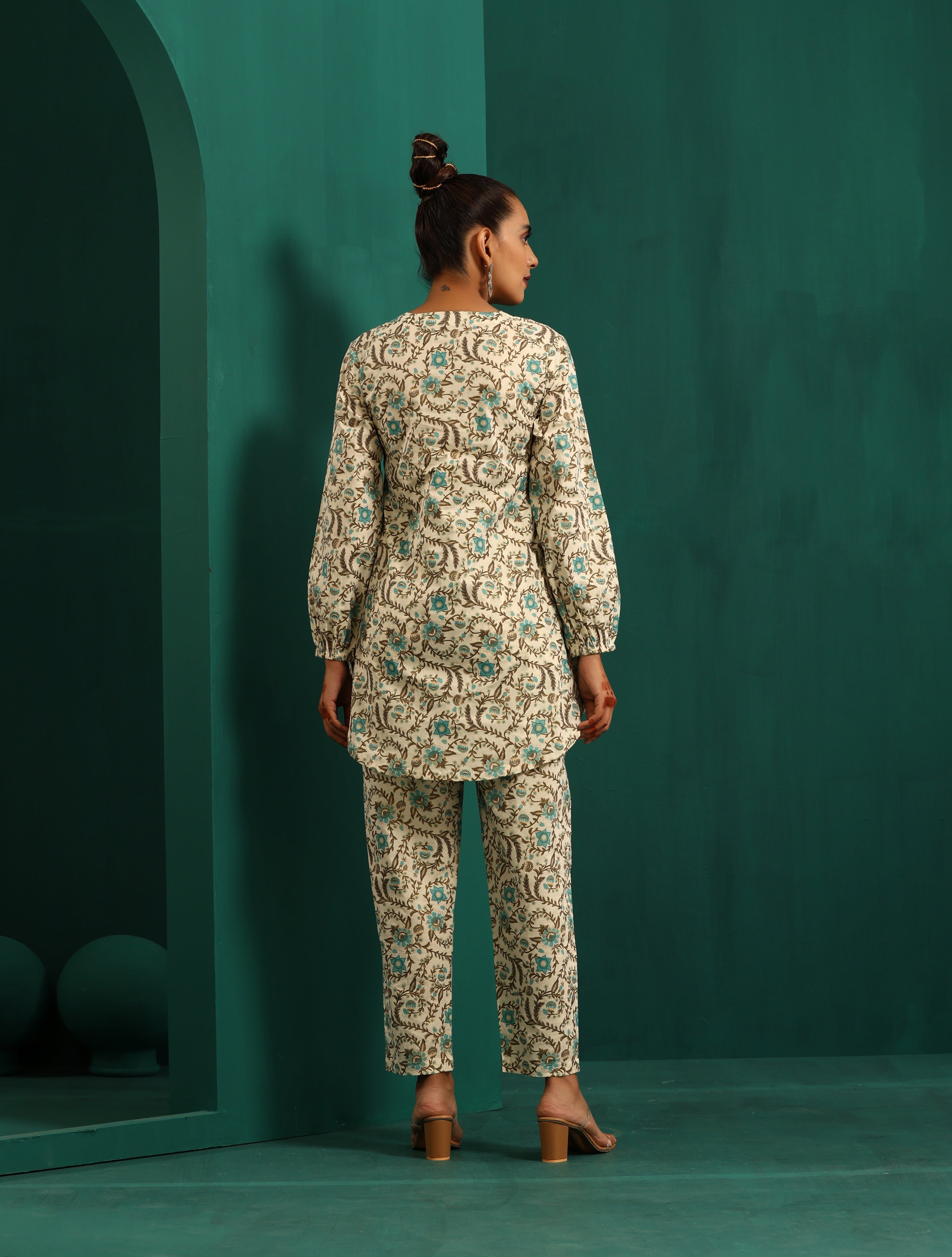 trueBrowns Teal Floral Cotton Printed Short Co-ord Set - Distacart