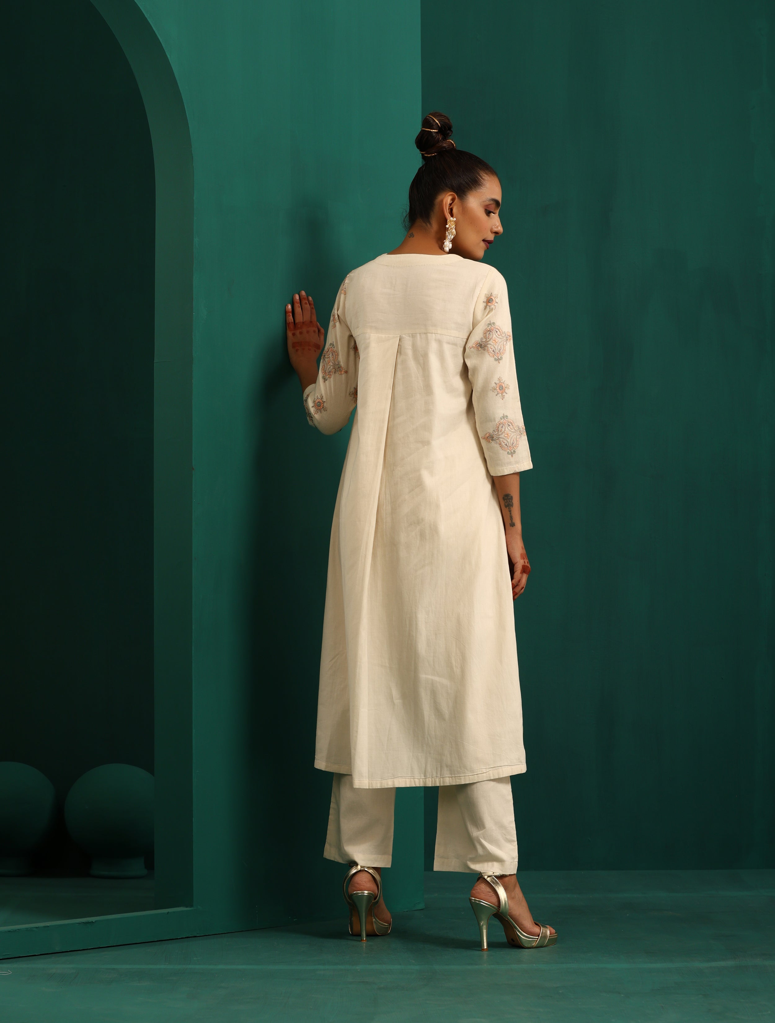 trueBrowns Ivory Peach Cotton Front Pleat Kurta Pant Set - Distacart