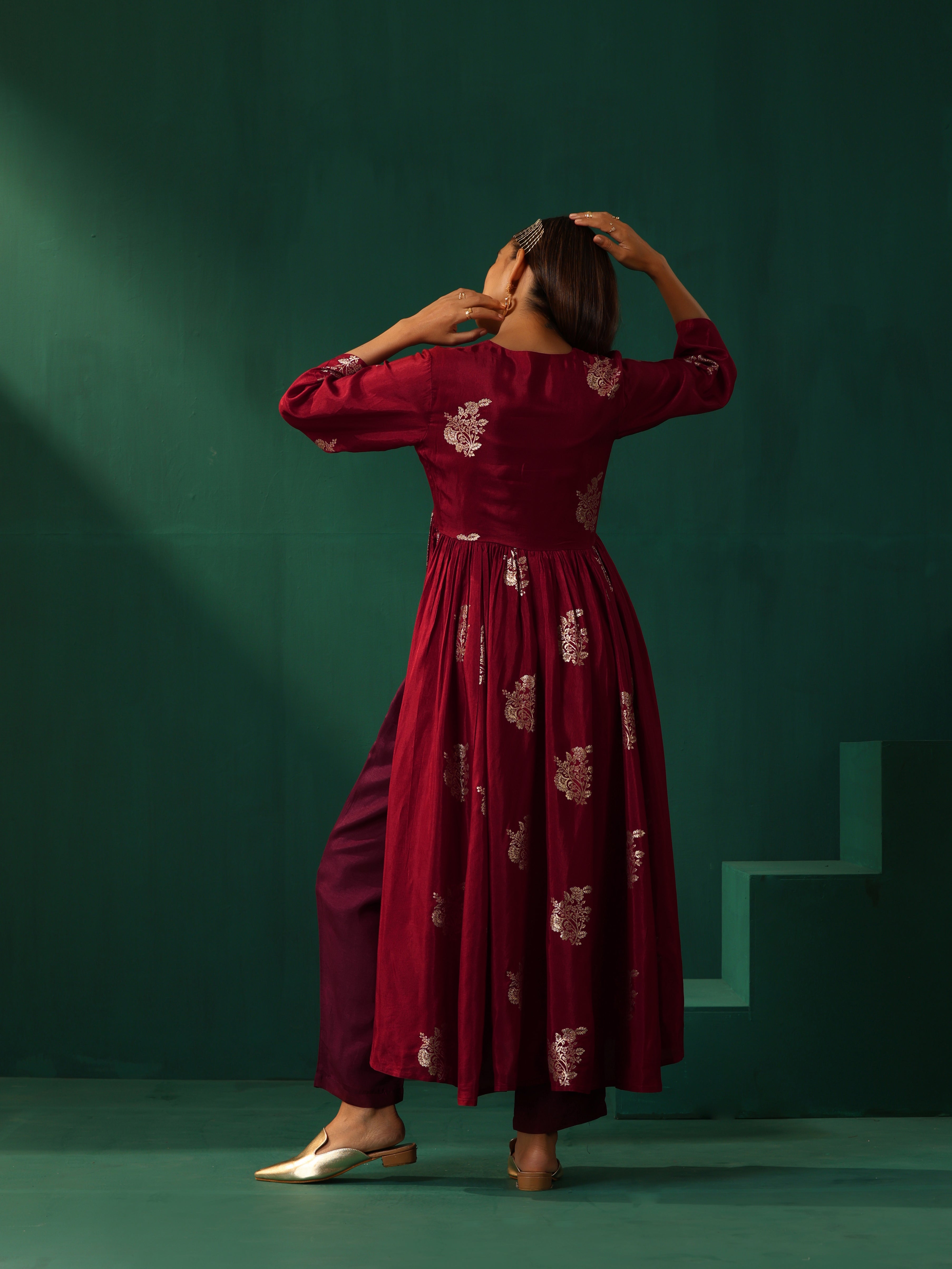 trueBrowns Maroon Floral Viscose Silk V-Neck Waist Gathered Kurta Pant Set - Distacart