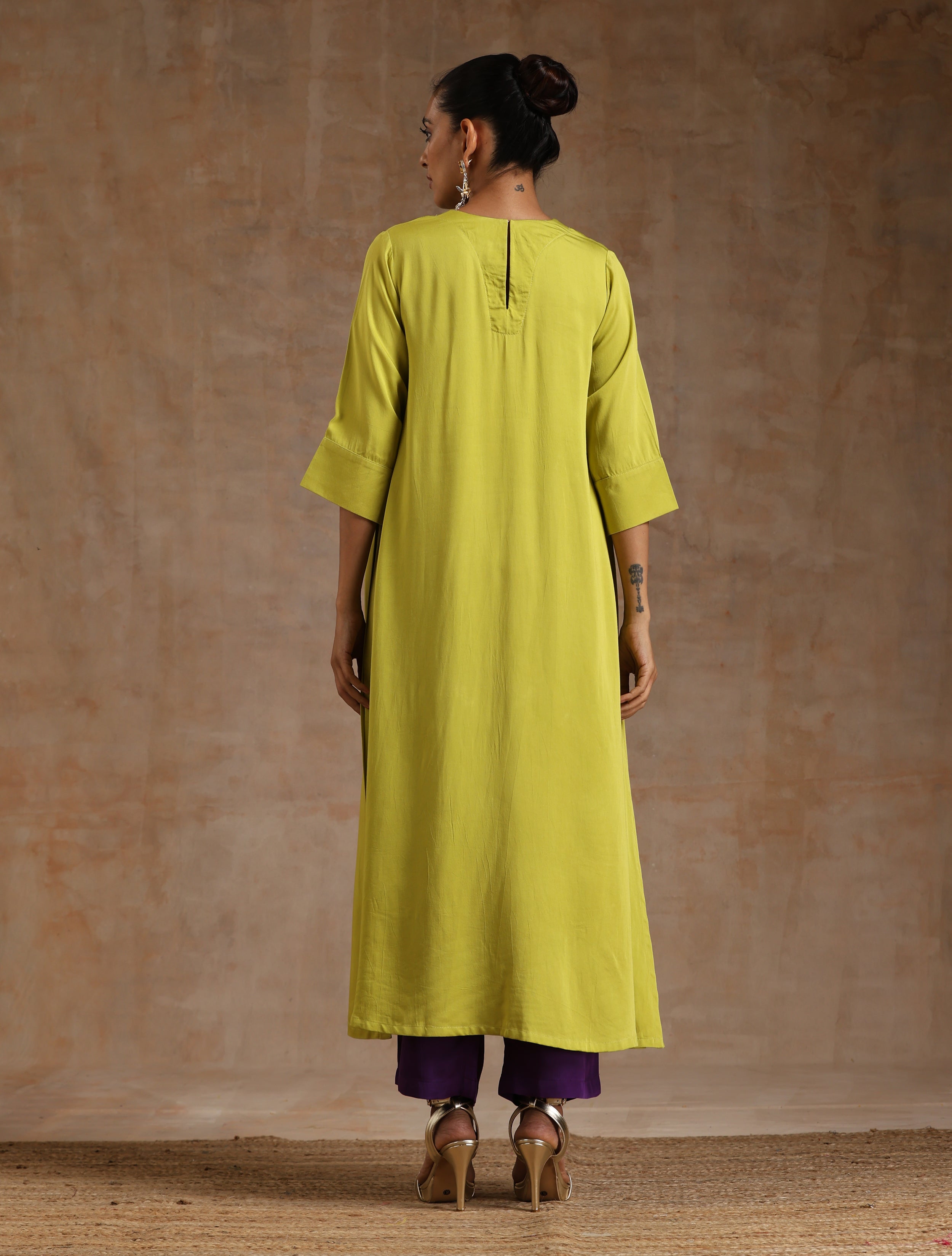 trueBrowns Lime Modal Satin Neck Pleat Kurta Set - Distacart
