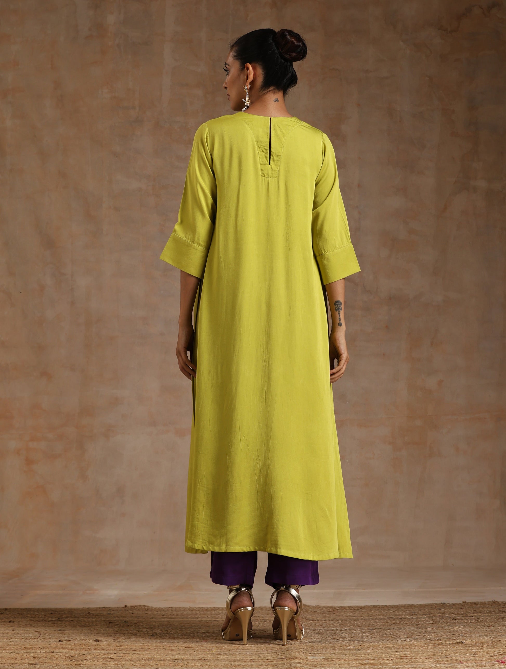 trueBrowns Lime Modal Satin Neck Pleat Kurta Set - Distacart