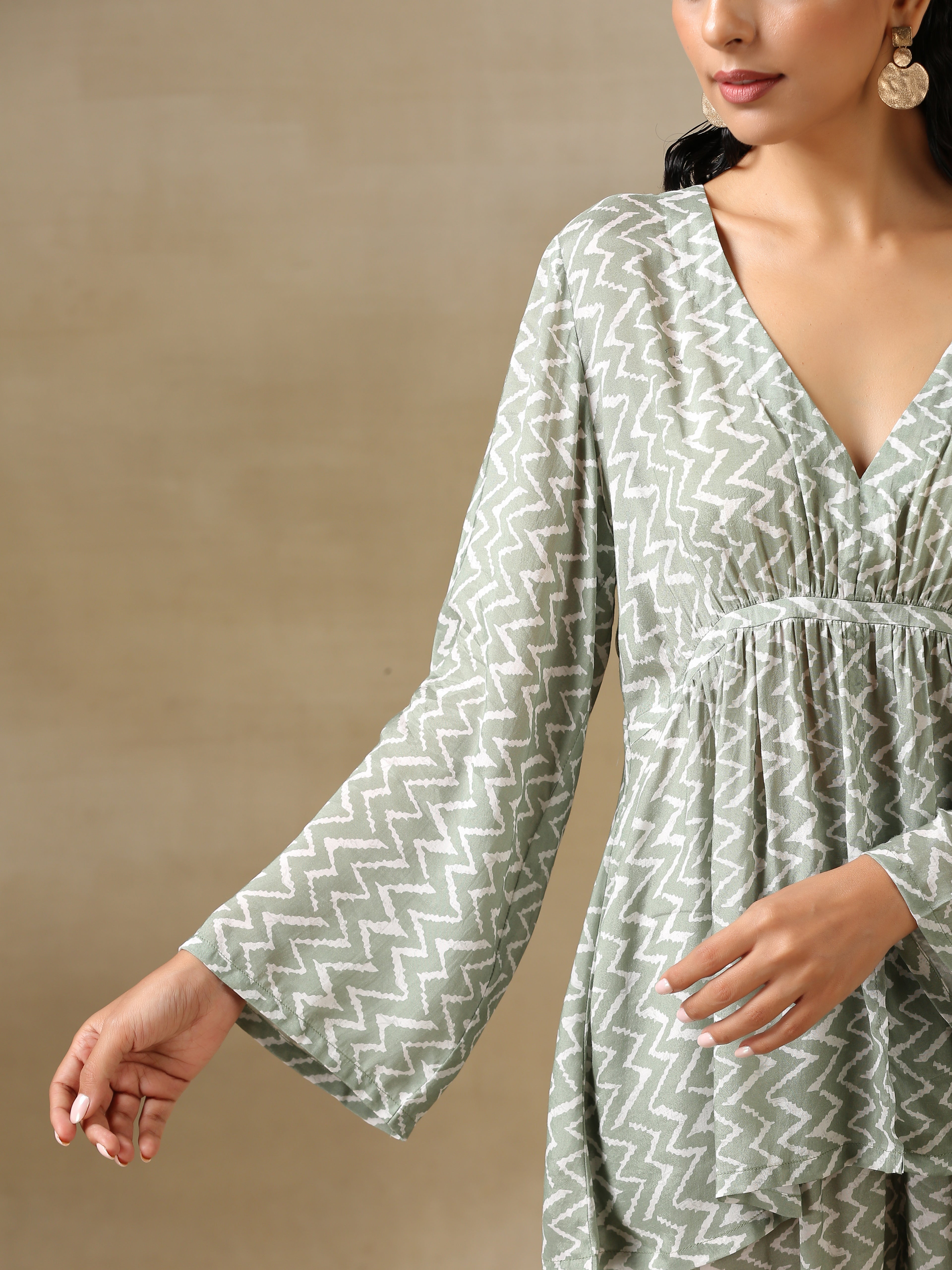 trueBrowns Light Green Bandhani Printed Silk V-Neck Co-Ord Set - Distacart