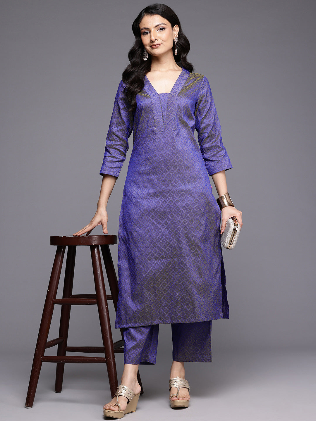 Varanga Women Blue Jacquard V Neck Kurta With Bottom And Dupatta - Distacart