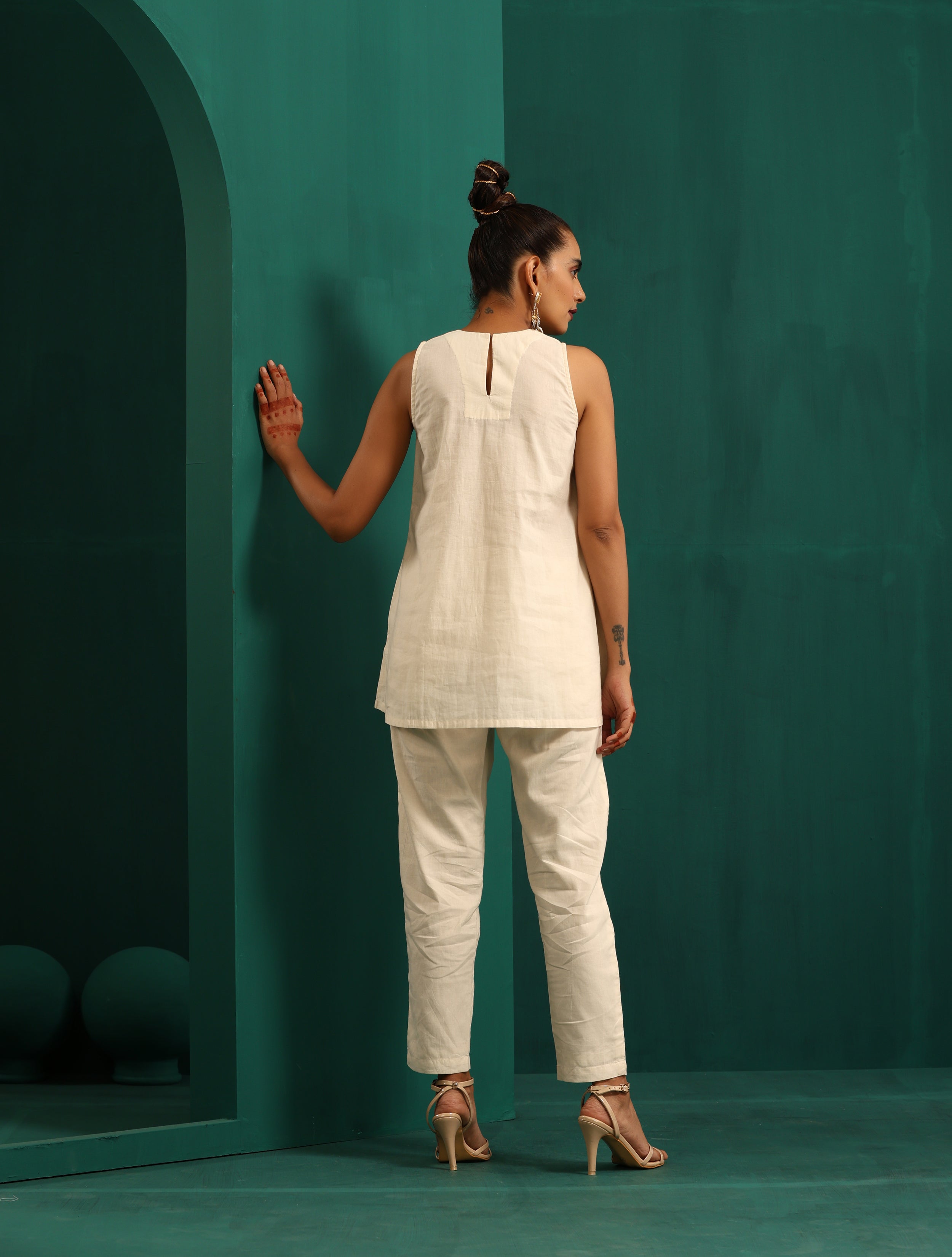 trueBrowns Ivory Rhombus Cotton Sleeveless Co-Ord Set - Distacart
