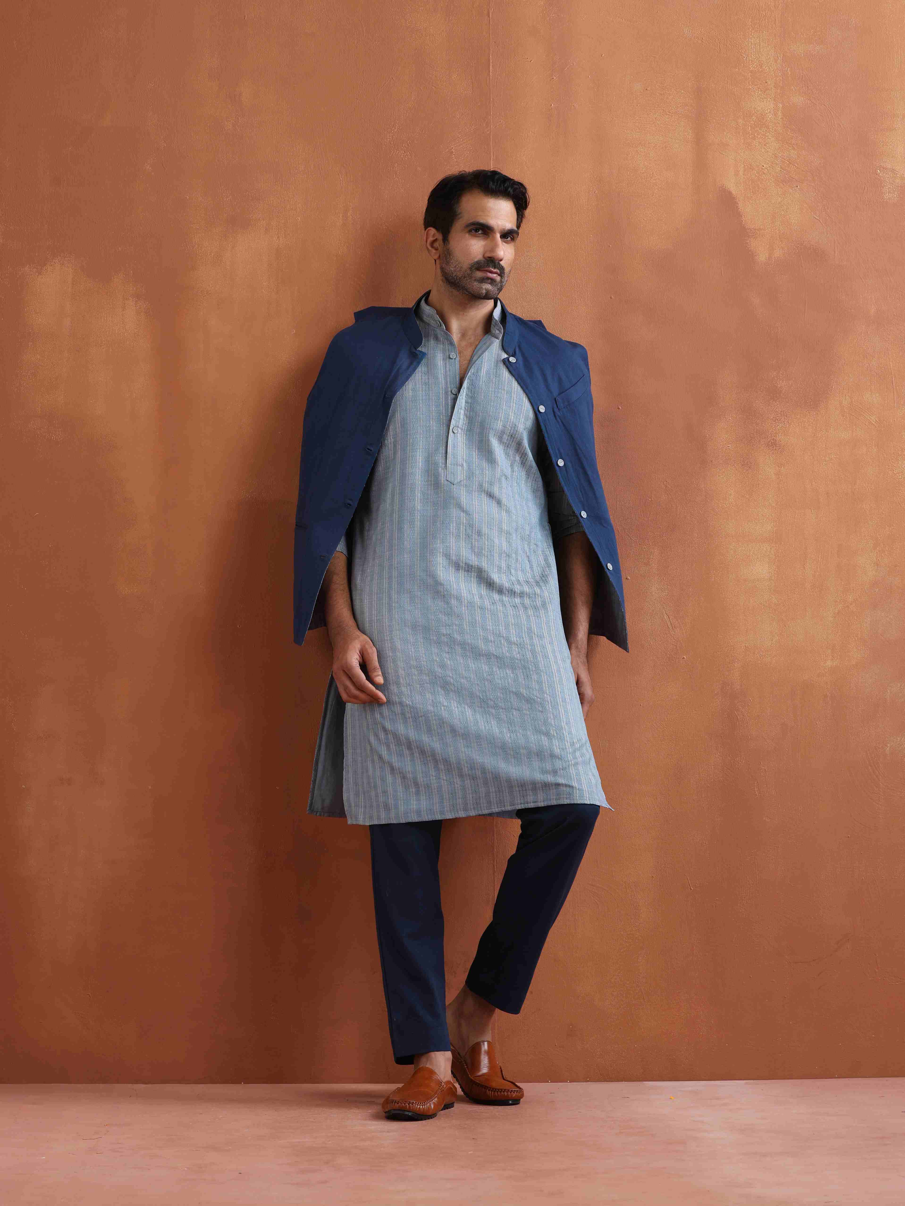 trueBrowns Men's Blue Chanderi Kurta