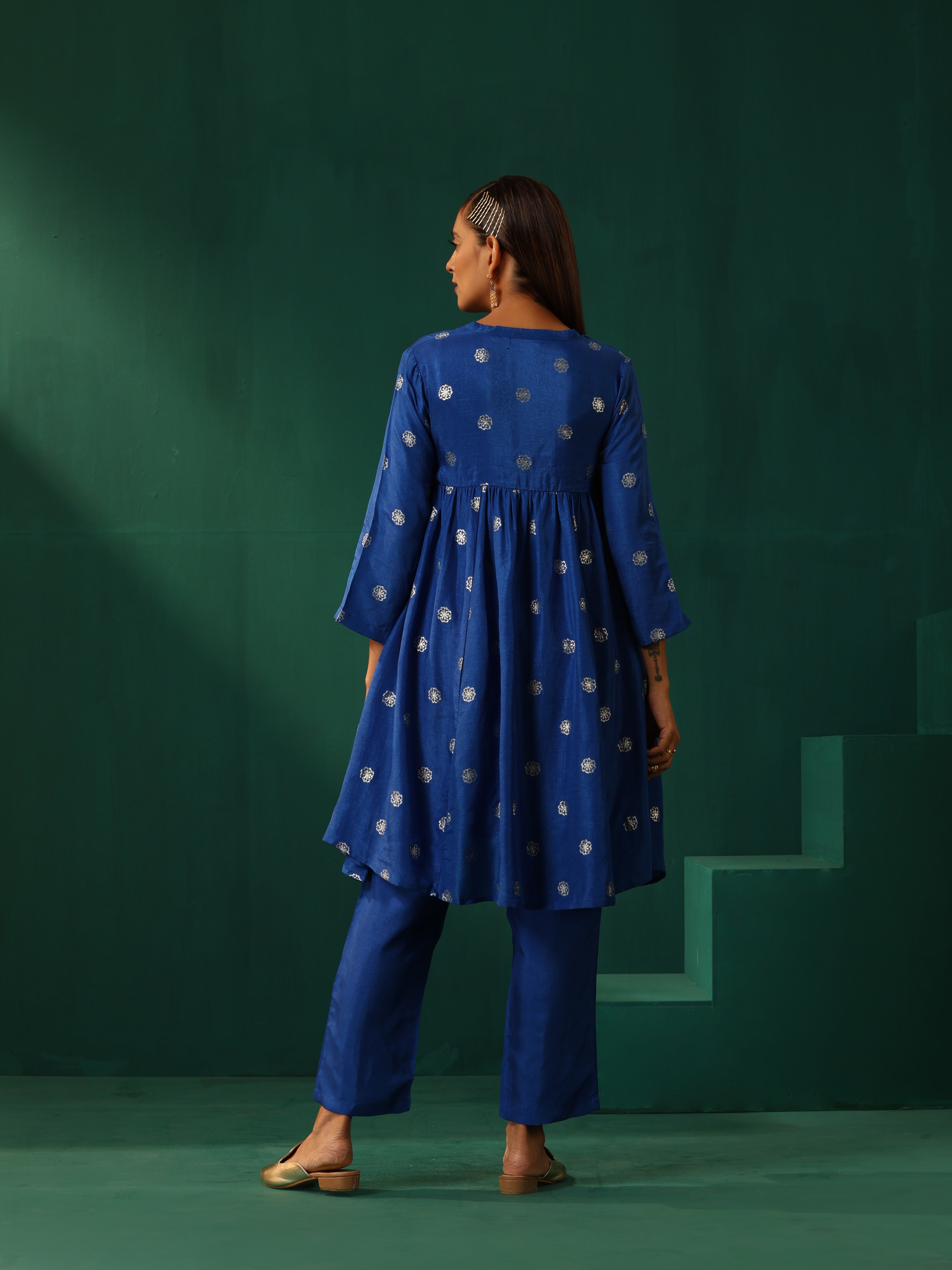 trueBrowns Royal Blue Geometric Floral Viscose Silk Front Gathered Co-ord Set - Distacart
