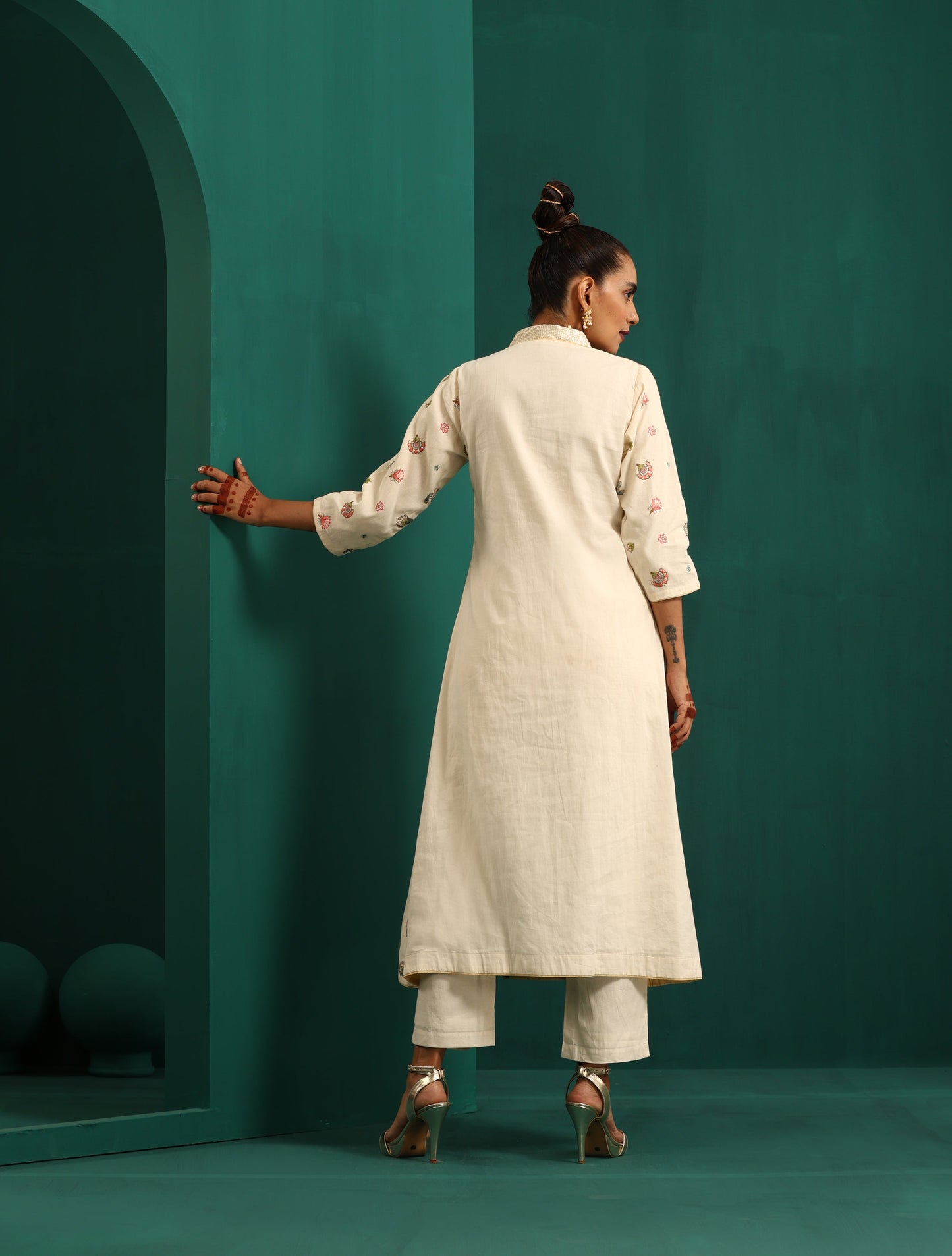 trueBrowns Ivory Multi Color Floral Cotton Front Gathered Kurta Pant Set - Distacart