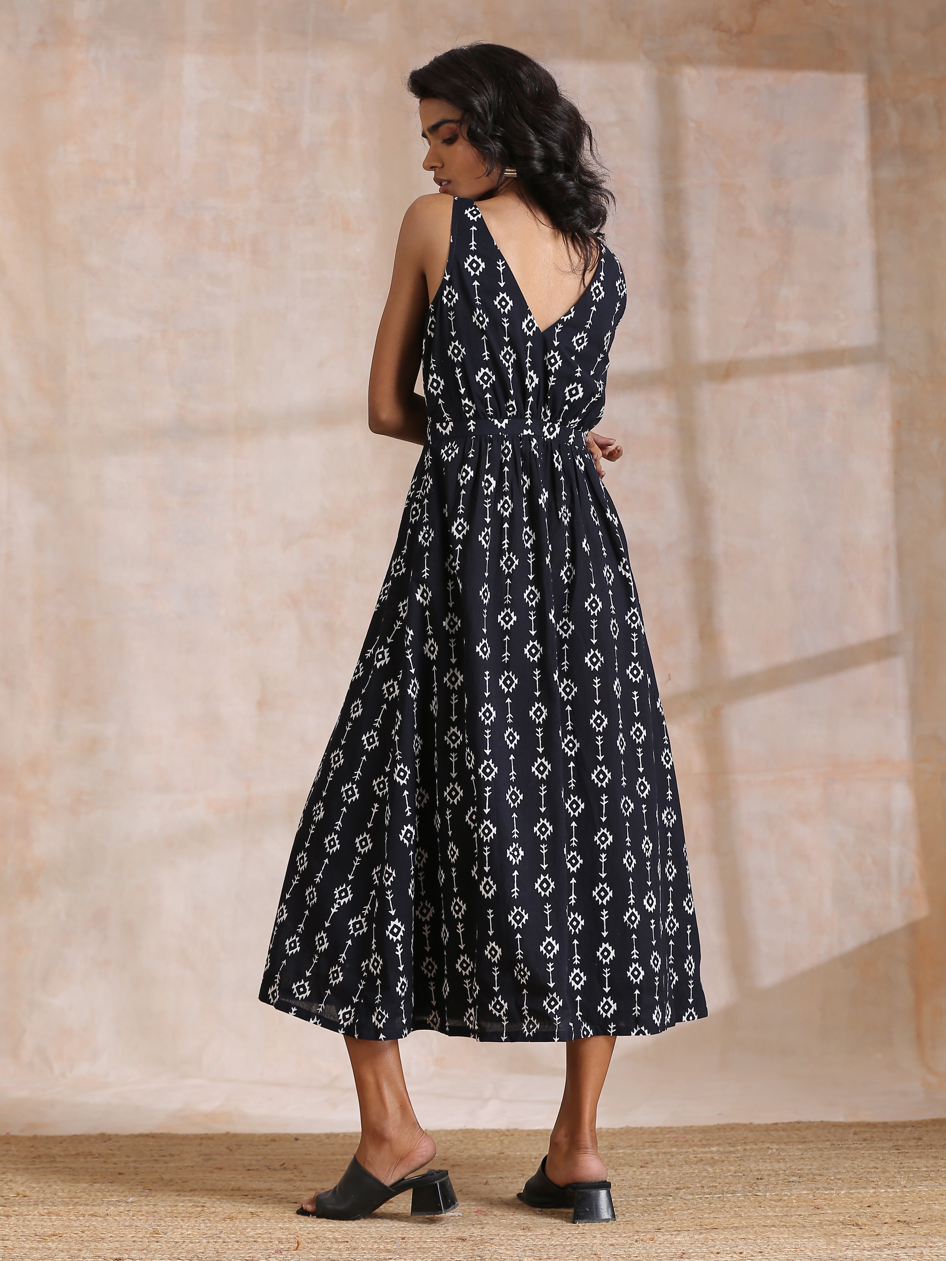 trueBrowns Black White Geometric Print Cotton Sleeveless Wrap Dress - Distacart