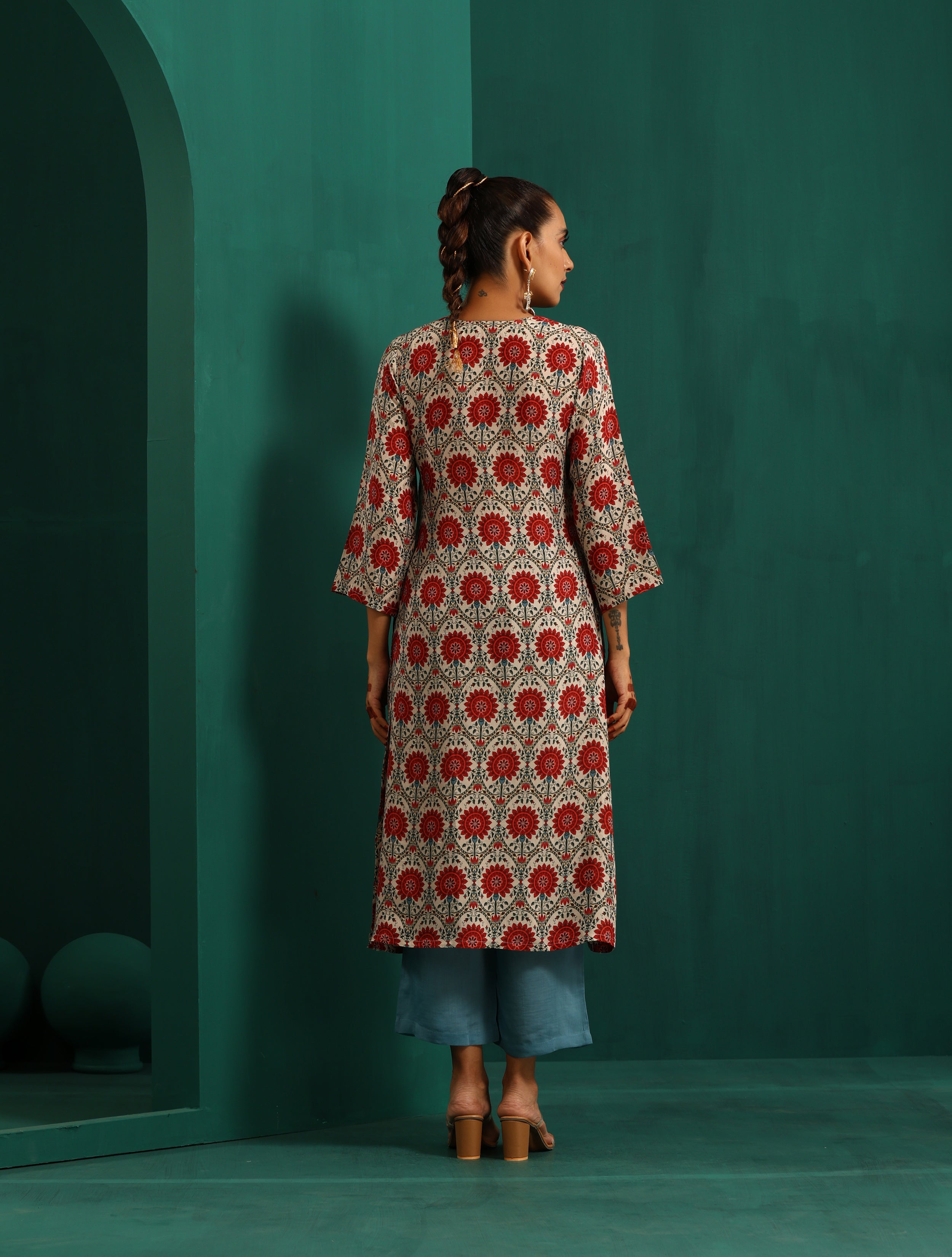 trueBrowns Ivory Red Circle Floral Muslin Silk Printed V-Neck Kurta Pant Set - Distacart