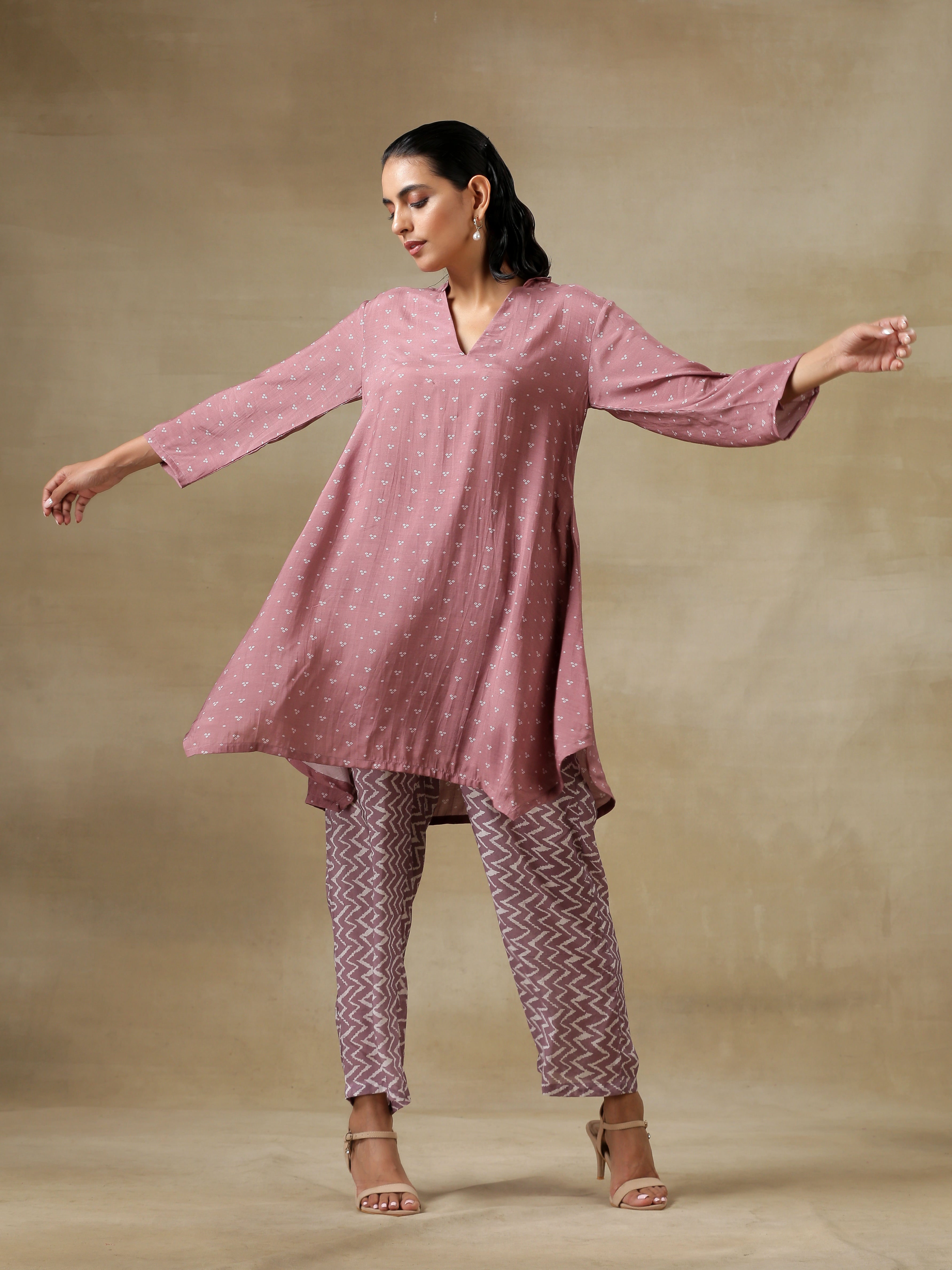 trueBrowns Dark Mauve Bandhani Printed Silk Collared Co-Ord Set - Distacart