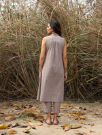 Thumbnail for trueBrowns Grey Cotton Embroidered S/L Kurta Set
