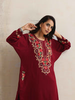 Thumbnail for trueBrowns Maroon Kashmiri Embroidered Woollen Phiran Kurta - Distacart
