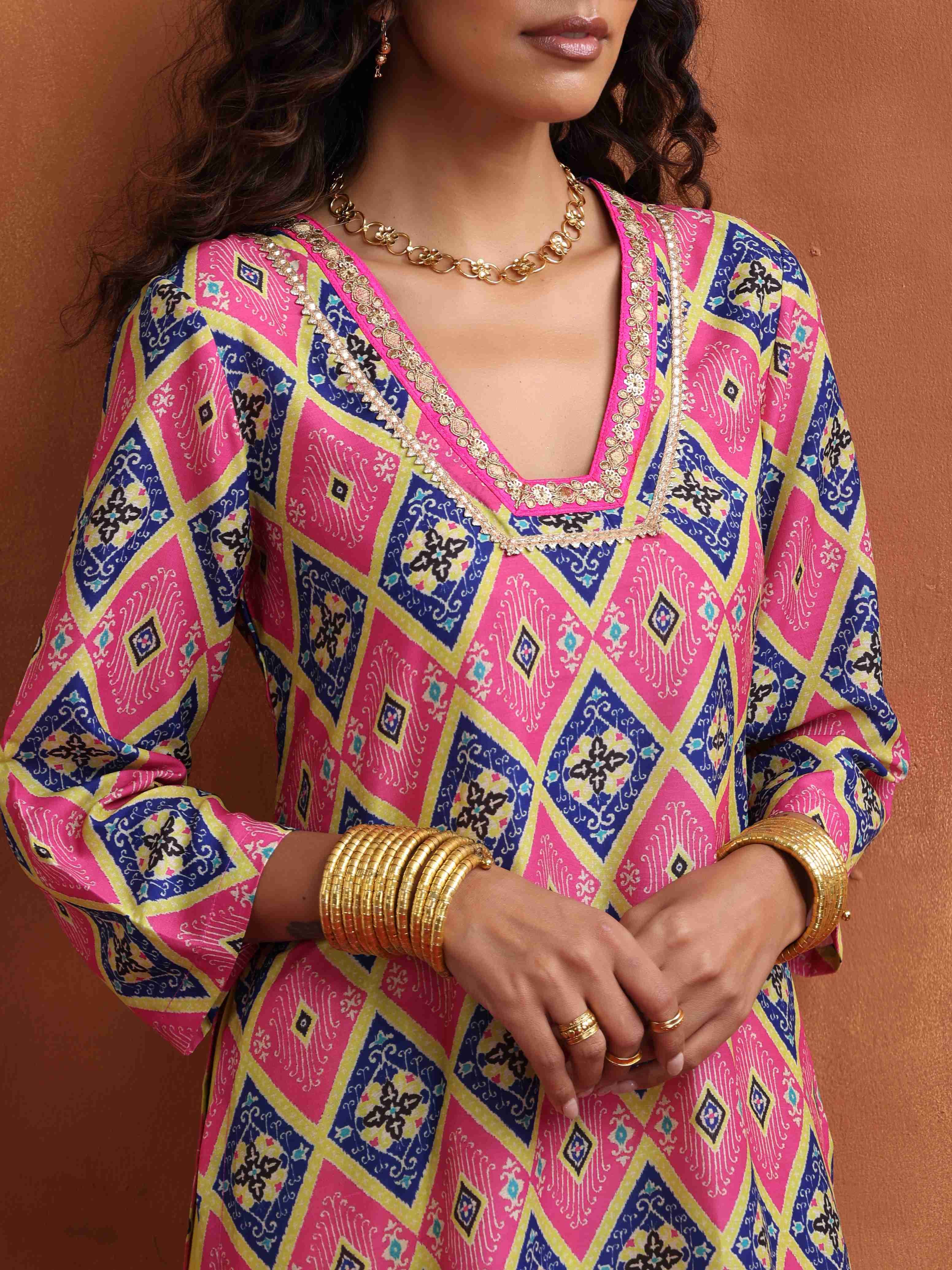 trueBrowns Pink Print High Slit Kurta Set - Distacart