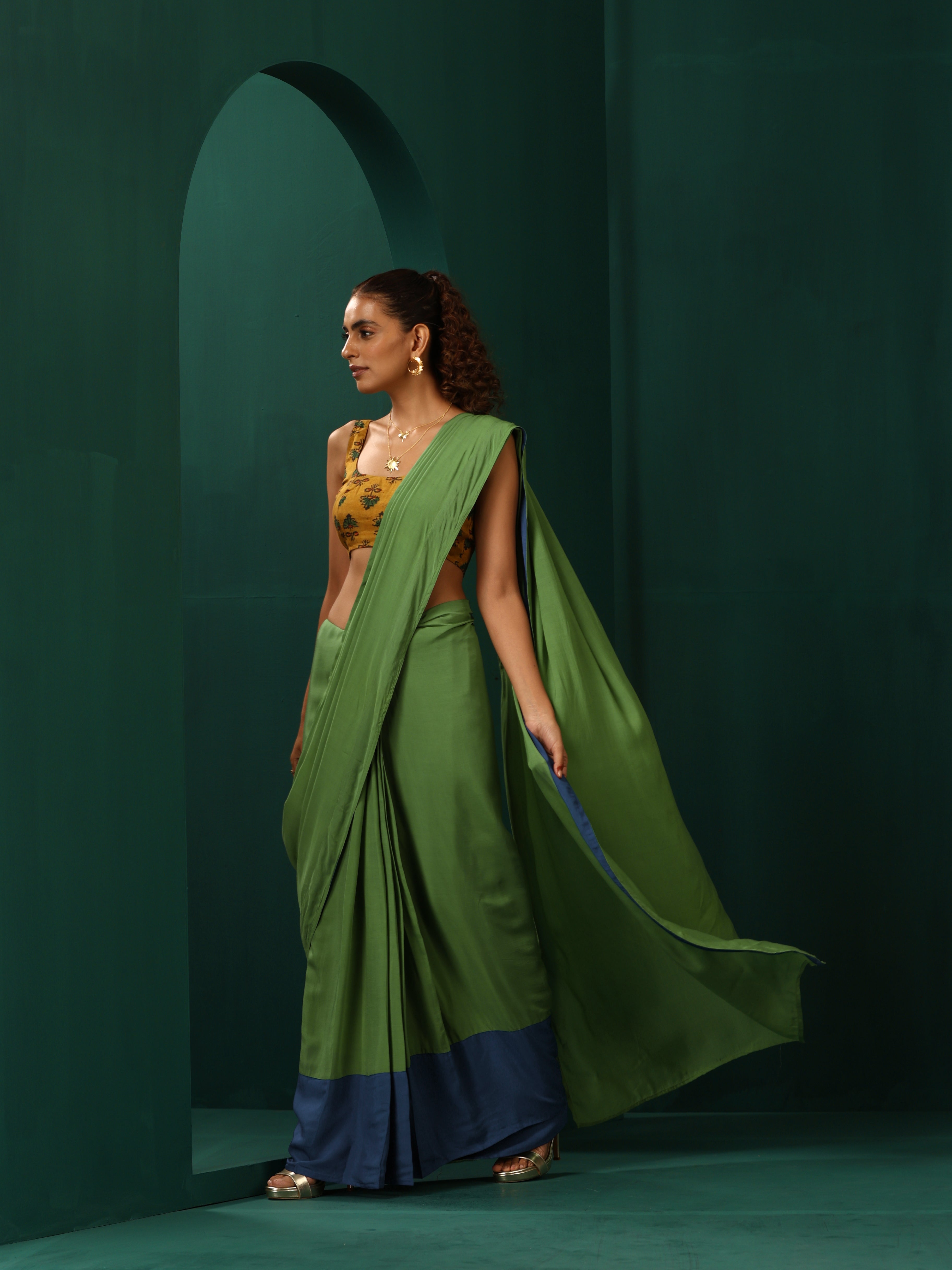 trueBrowns Green Muslin Silk Ready to Wear Saree - Distacart