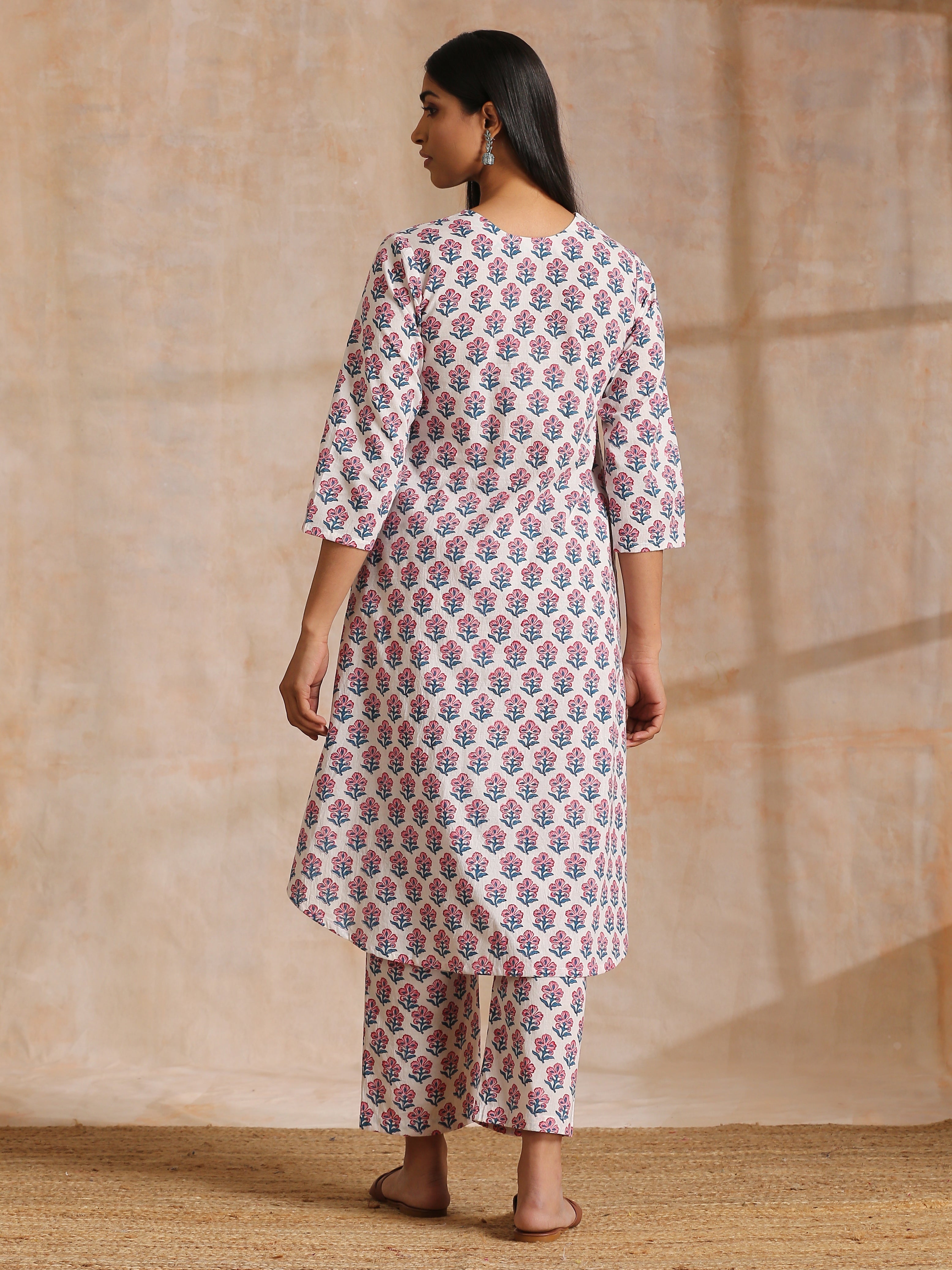 trueBrowns White With Pink Blue Floral Block Print Cotton Flared Slit Kurta Pant Set - Distacart