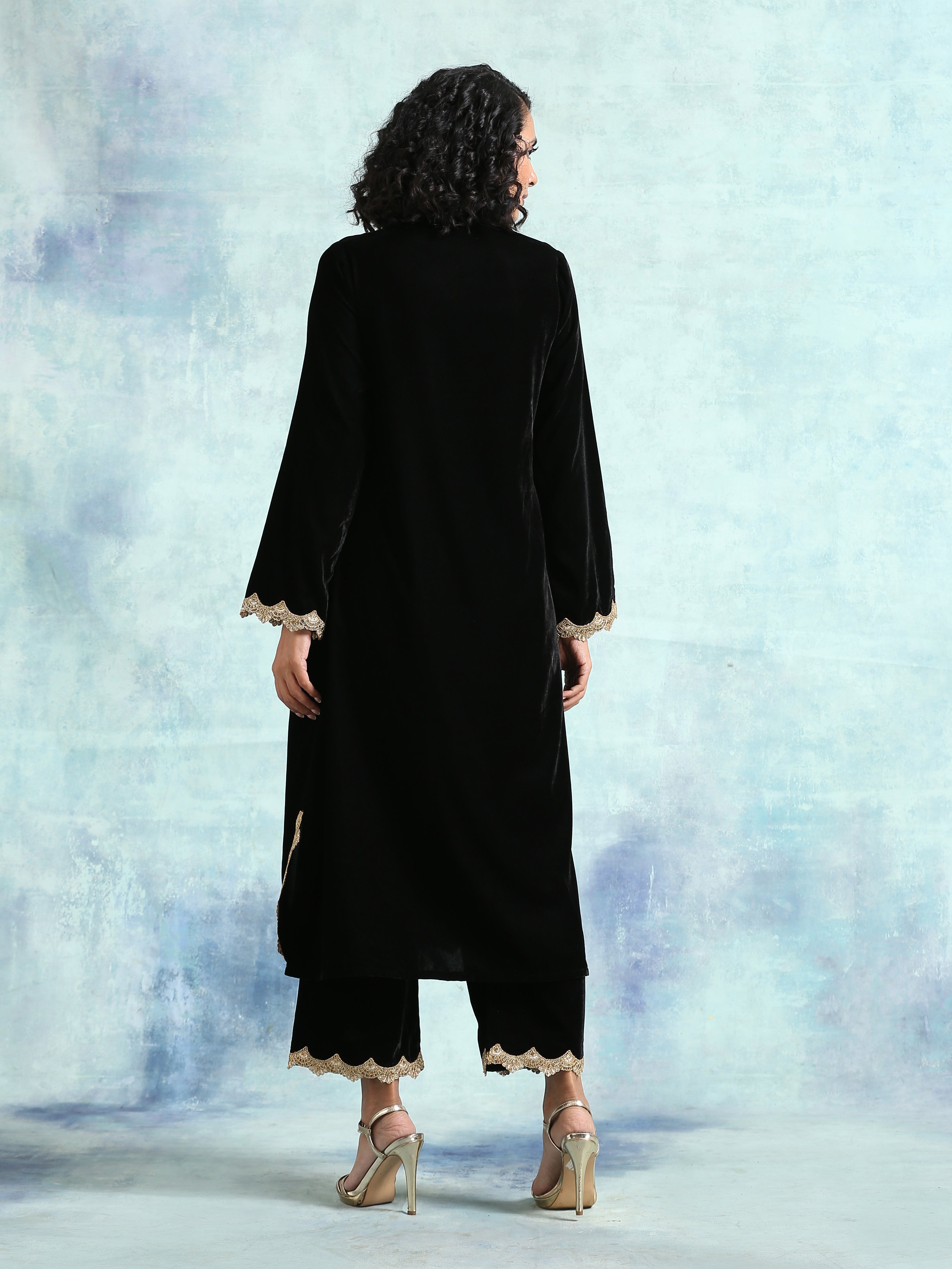 trueBrowns Black Velvet Lace Kurta - Distacart