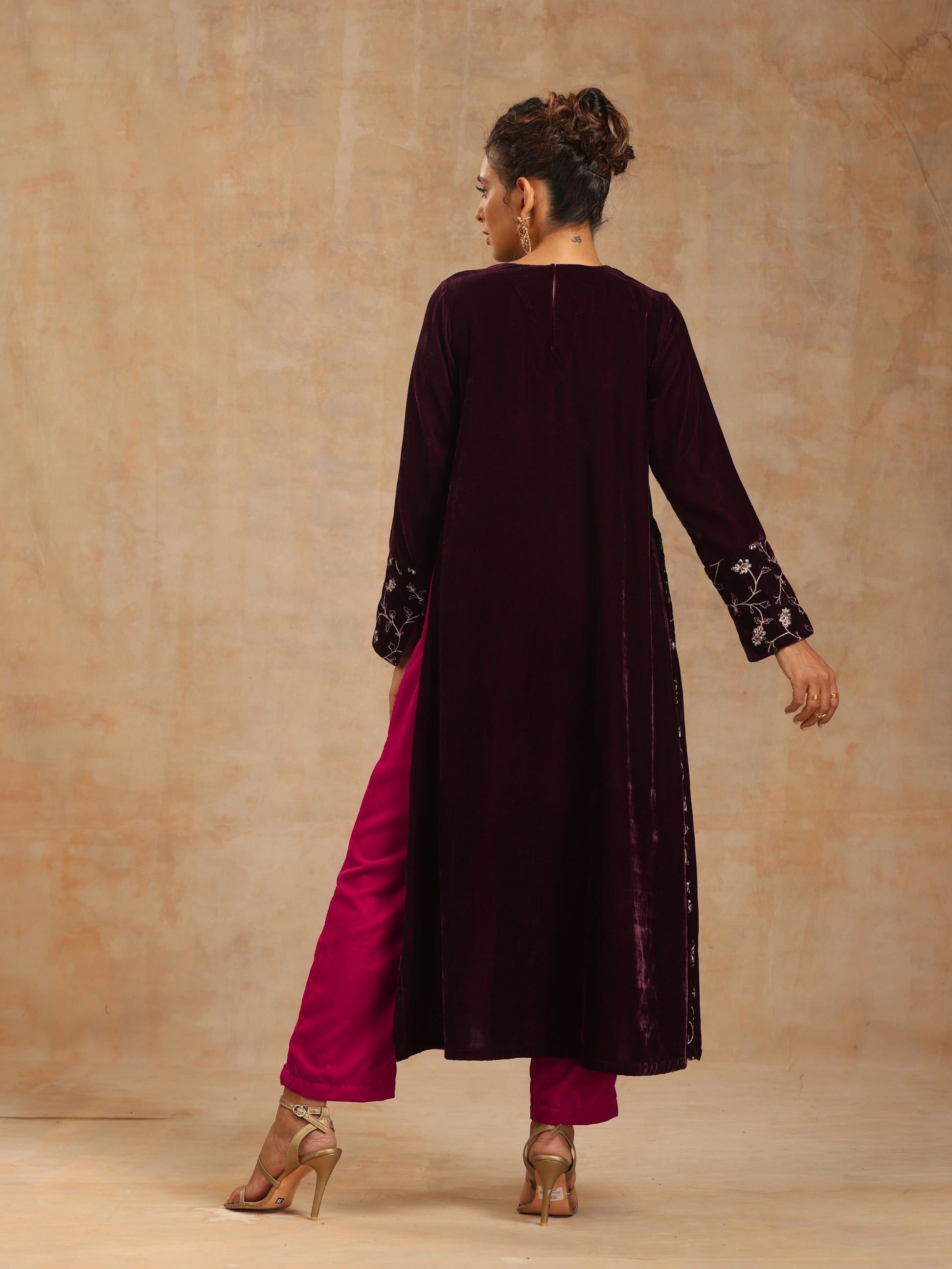 trueBrowns Wine Velvet Embroidered Kurta - Distacart