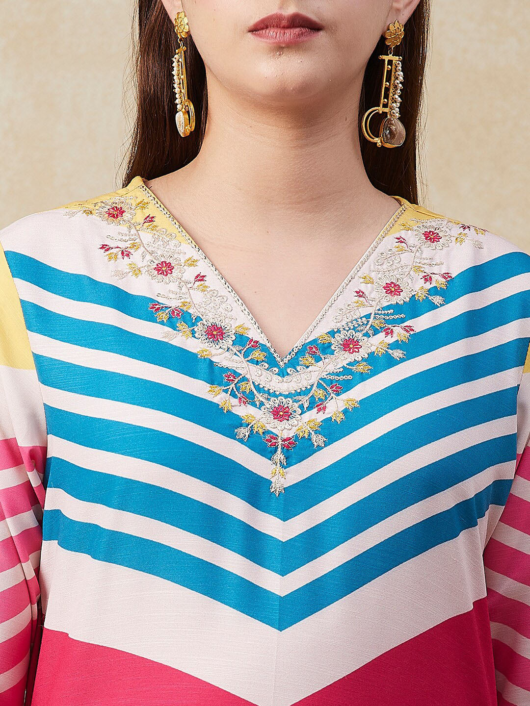 Kalini Geometric Printed V-Neck Thread Work Kurta & Trousers With Dupatta - Distacart