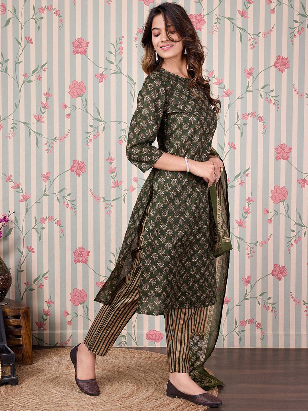 Ode by House of Pataudi Floral Printed Regular Pure Cotton Kurta with Trousers & Dupatta - Distacart