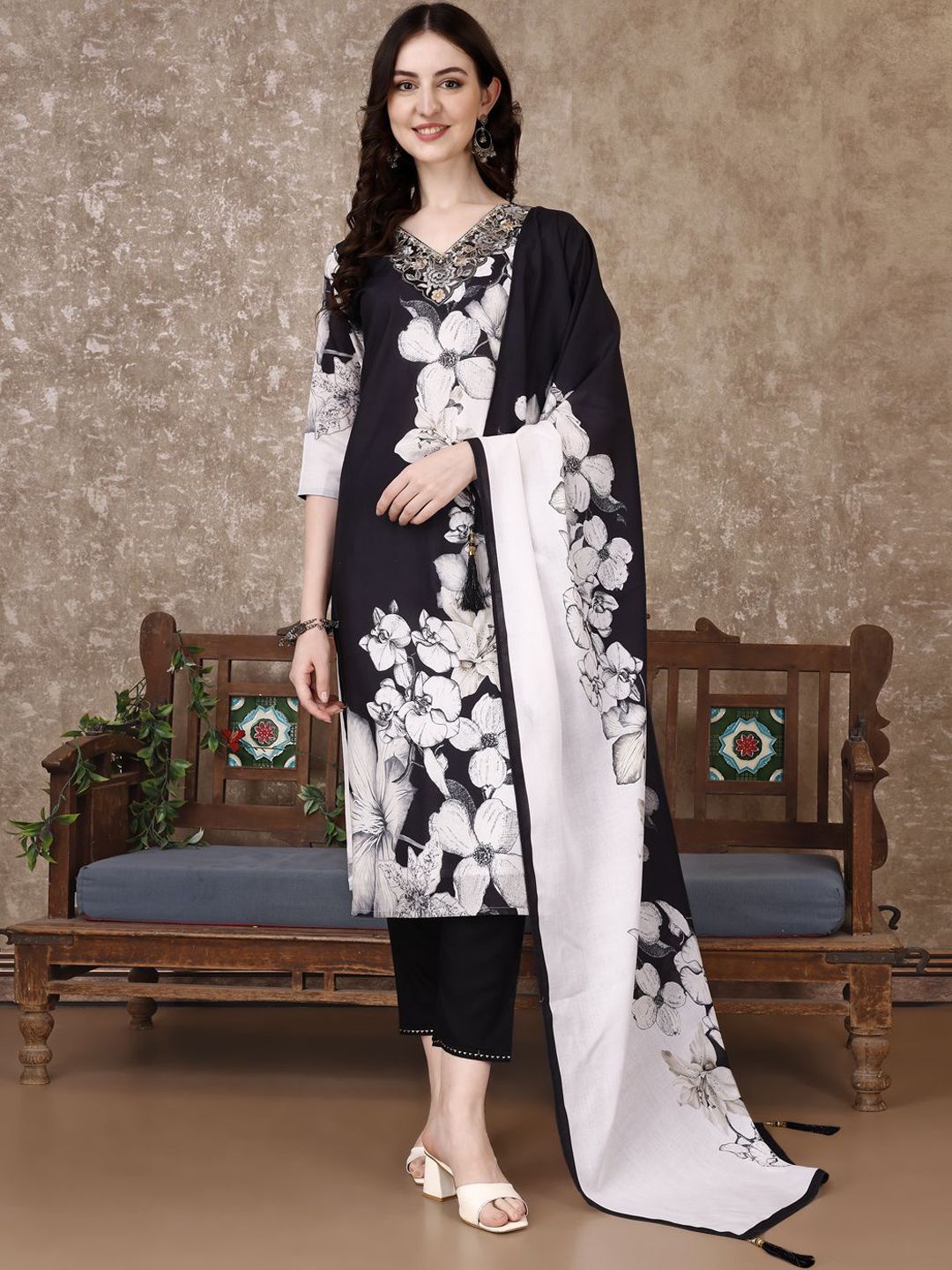 Kalini Women Floral Embroidered Regular Thread Work Kurta Trousers With Dupatta - Distacart