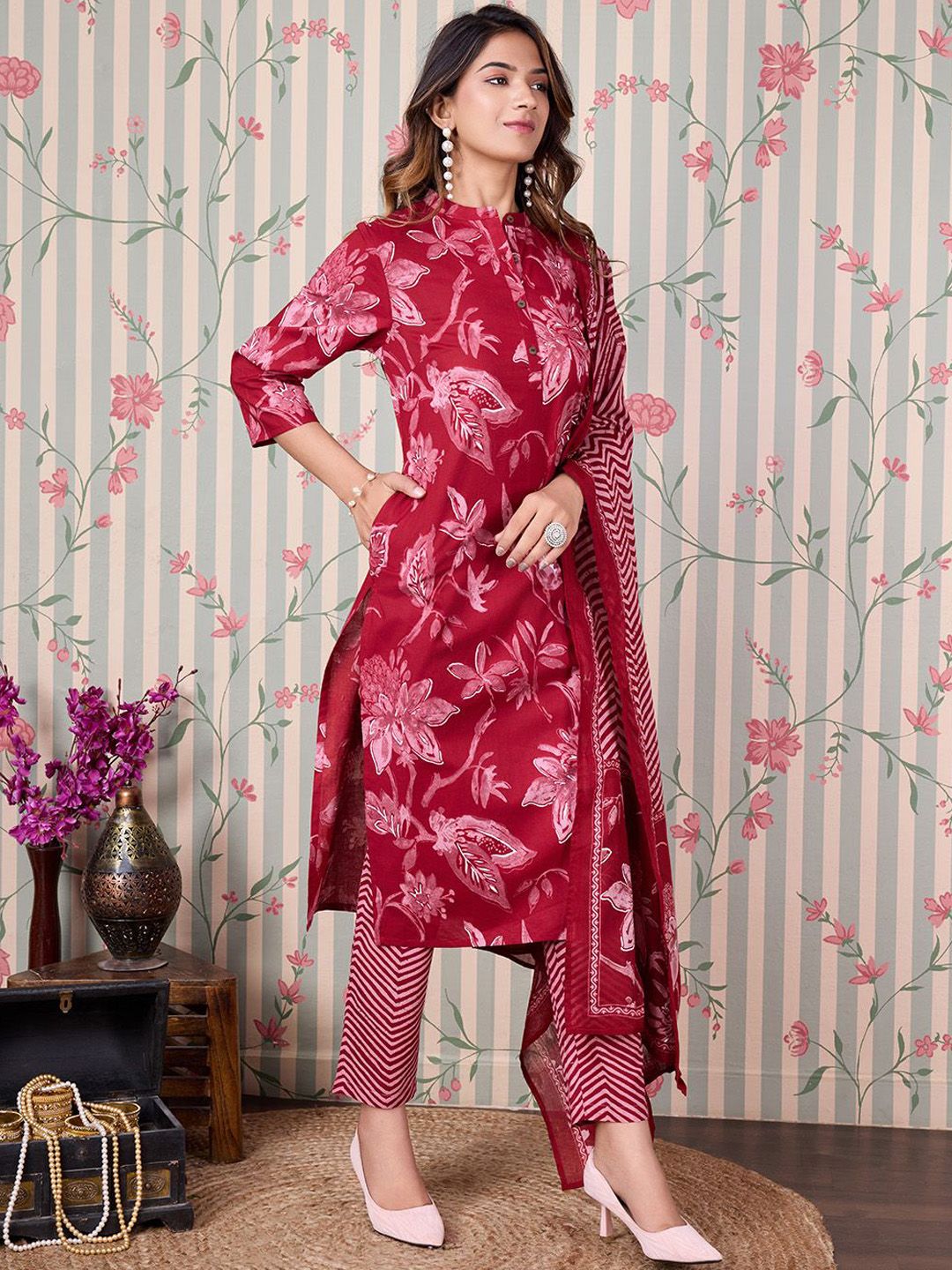 Ode by House of Pataudi Floral Printed Regular Pure Cotton Kurta with Trousers & Dupatta - Distacart