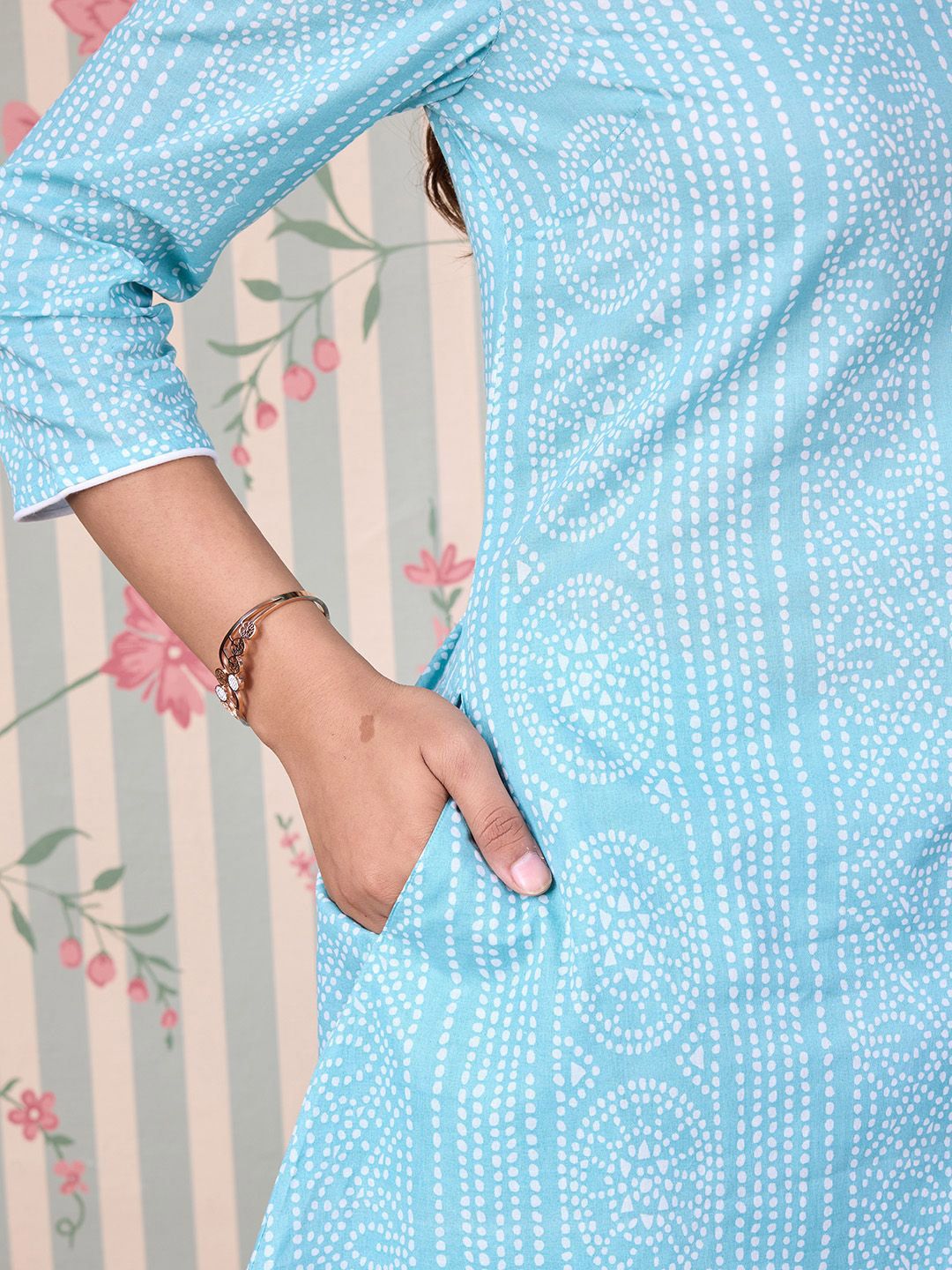 Ode by House of Pataudi Bandhani Printed Regular Pure Cotton Kurta with Trousers - Distacart