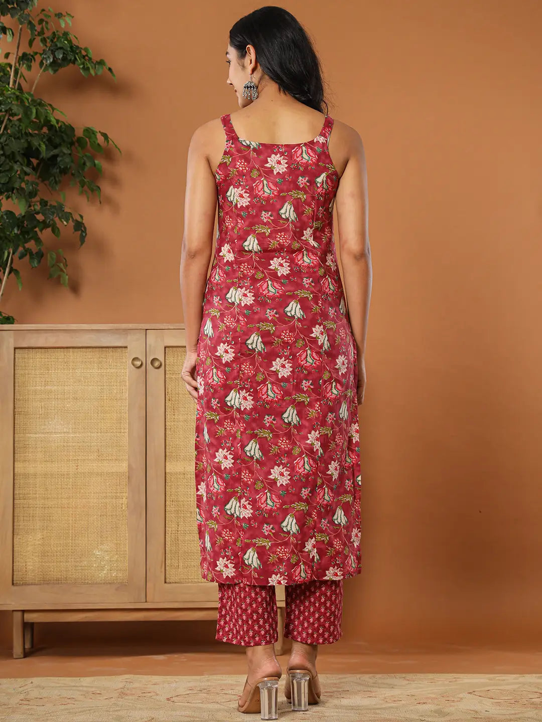 Yufta Burgundy Cotton Sleeveless Kurta Dupatta Set