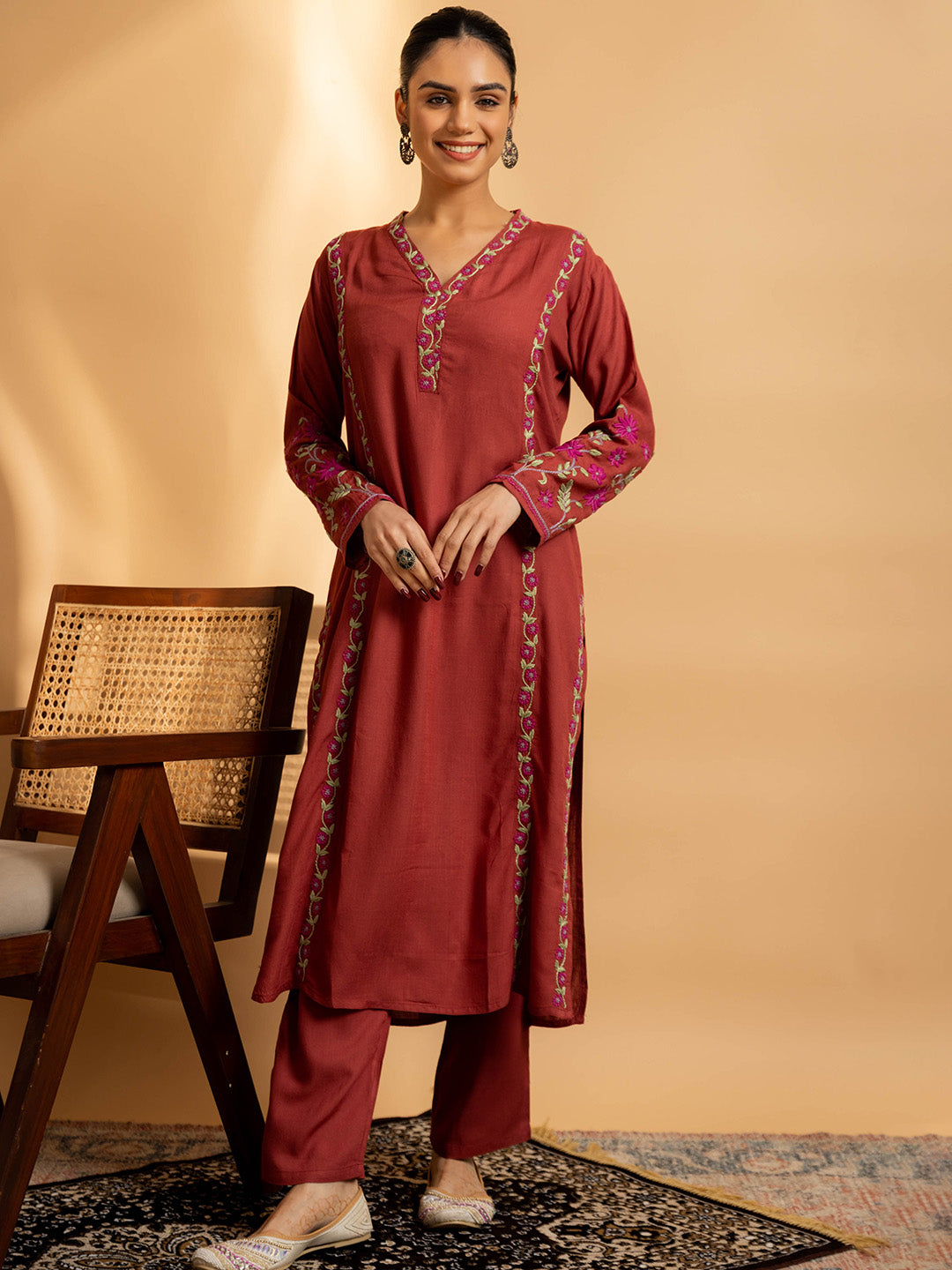 HOUSE OF KARI Floral Embroidered Regular Chikankari Kurta with Trousers - Distacart