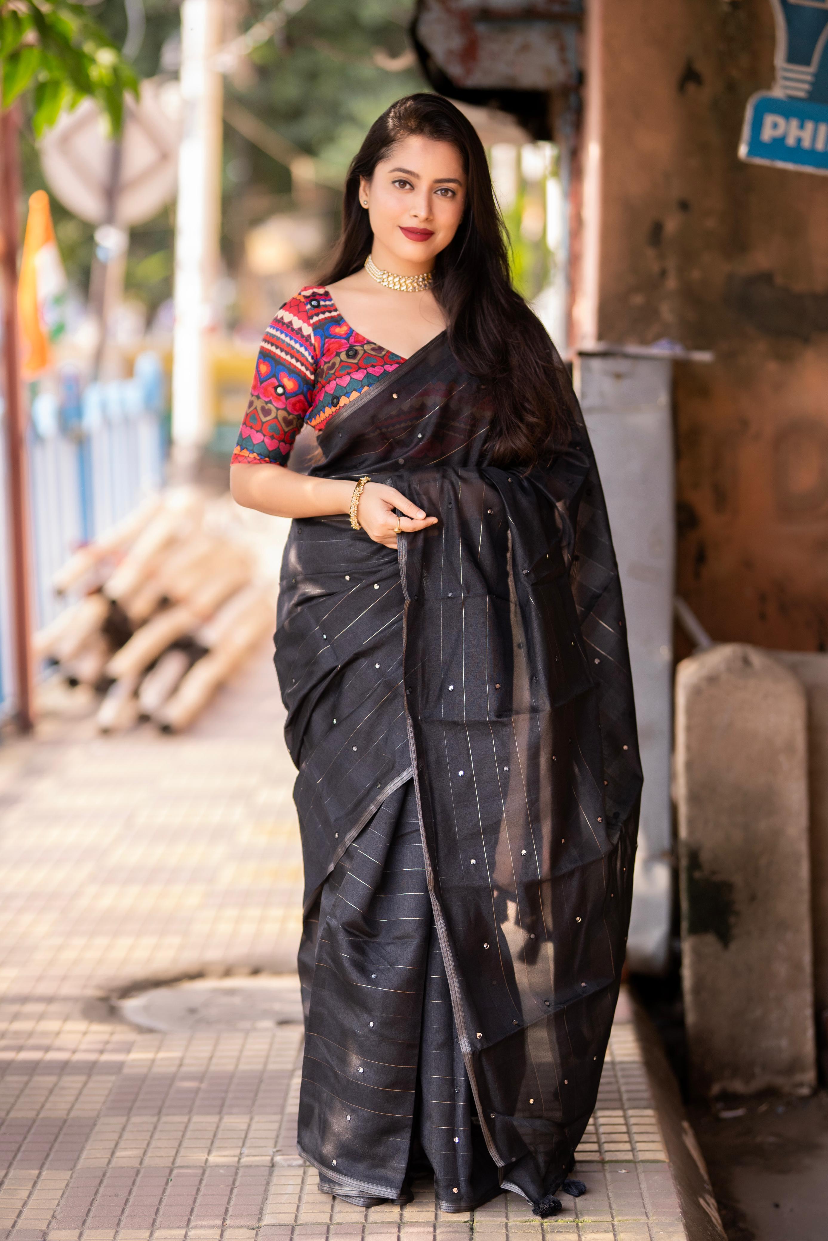 Black Pure Linen Ethnic Motifs Saree with Unstitched Blouse - A2M - Distacart