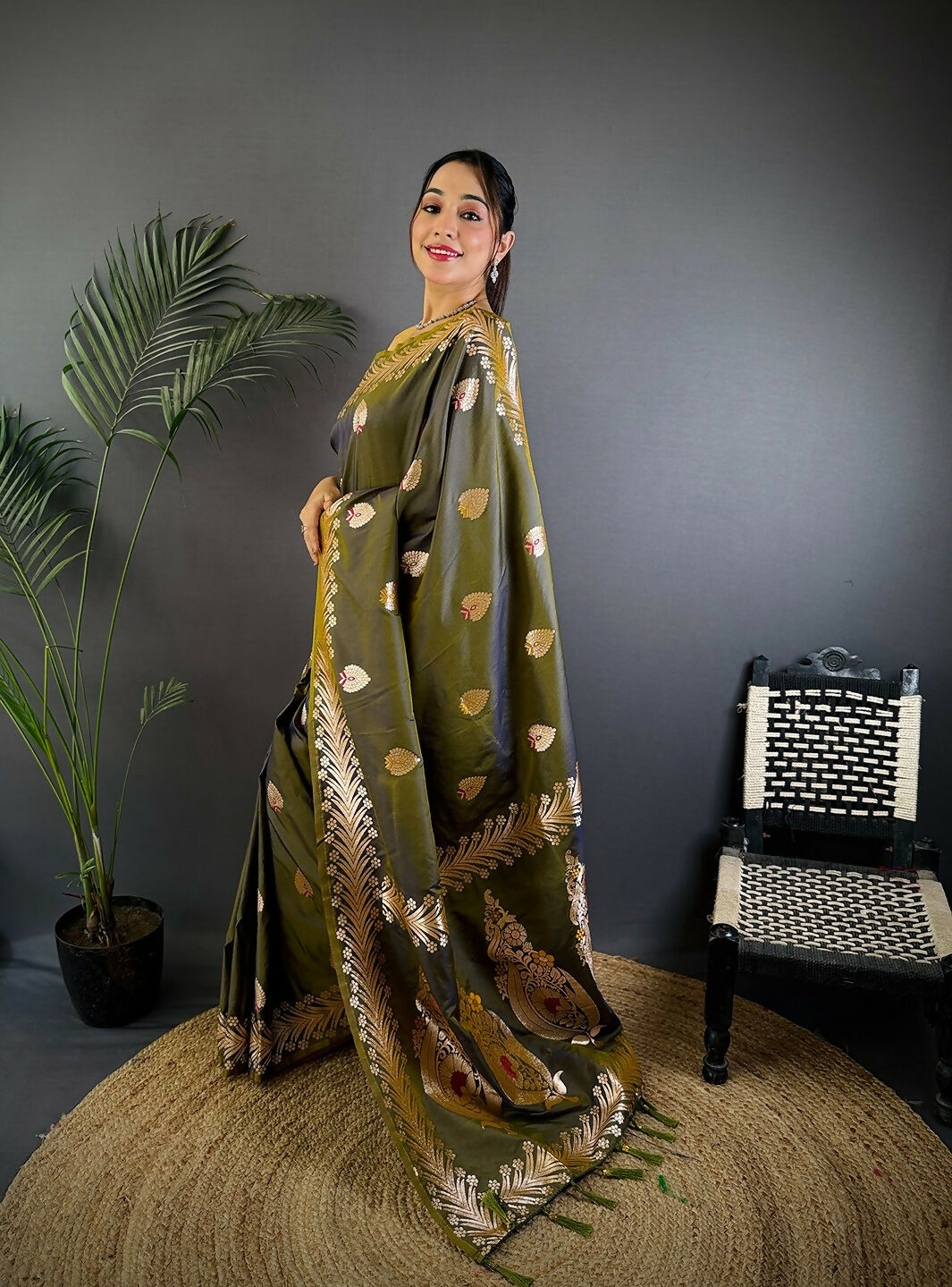 Joban Fashion Banarasi Mehendi Green Woven Soft Silk Saree