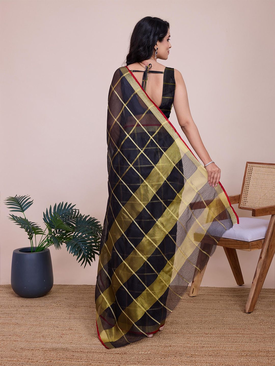 Mitera Woven Design Checked Zari Saree