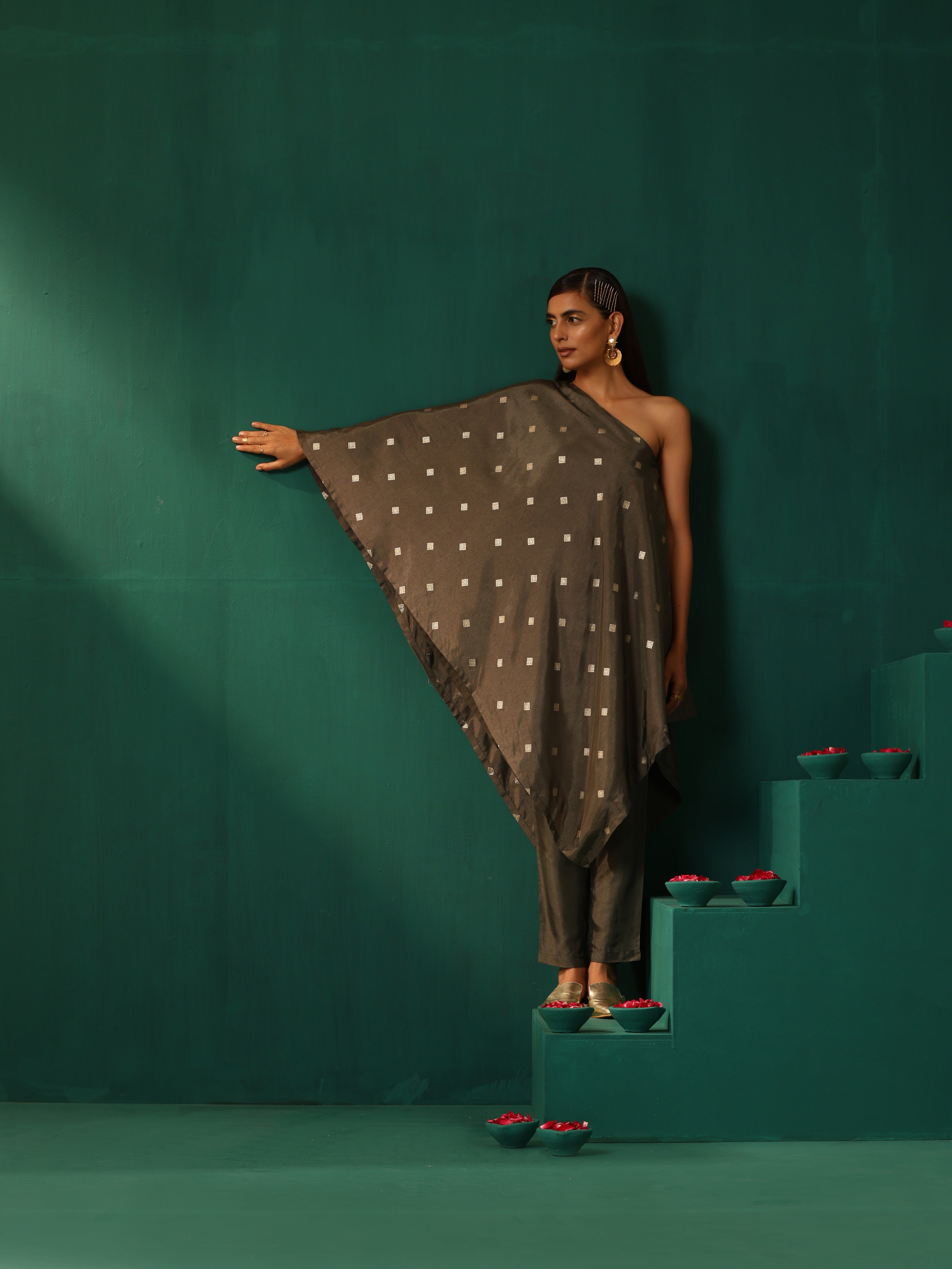 trueBrowns Grey Diamond Viscose Silk One-Shoulder Kurta Pant Set - Distacart