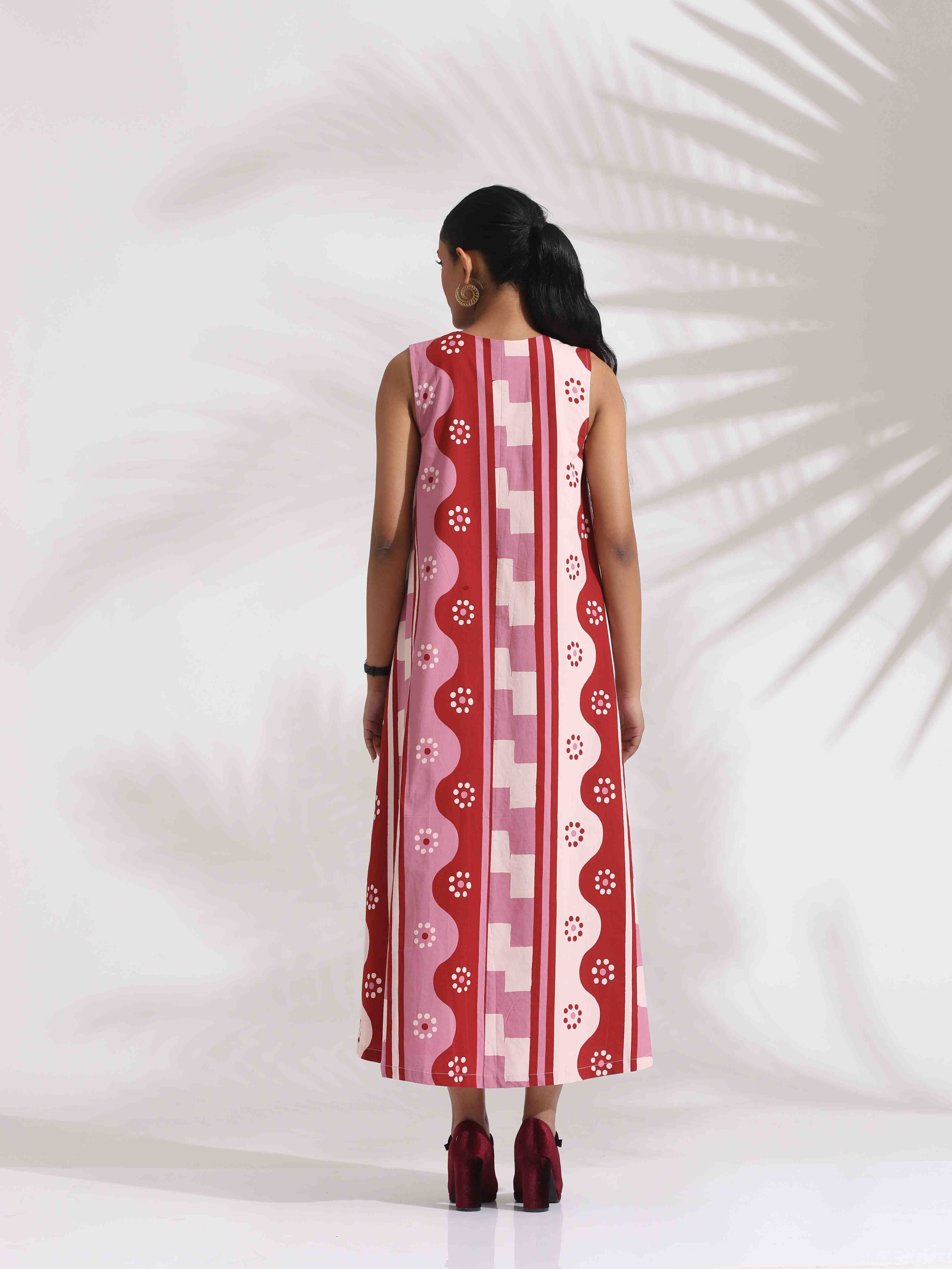 trueBrowns Pink Cotton Abstract Print Dress