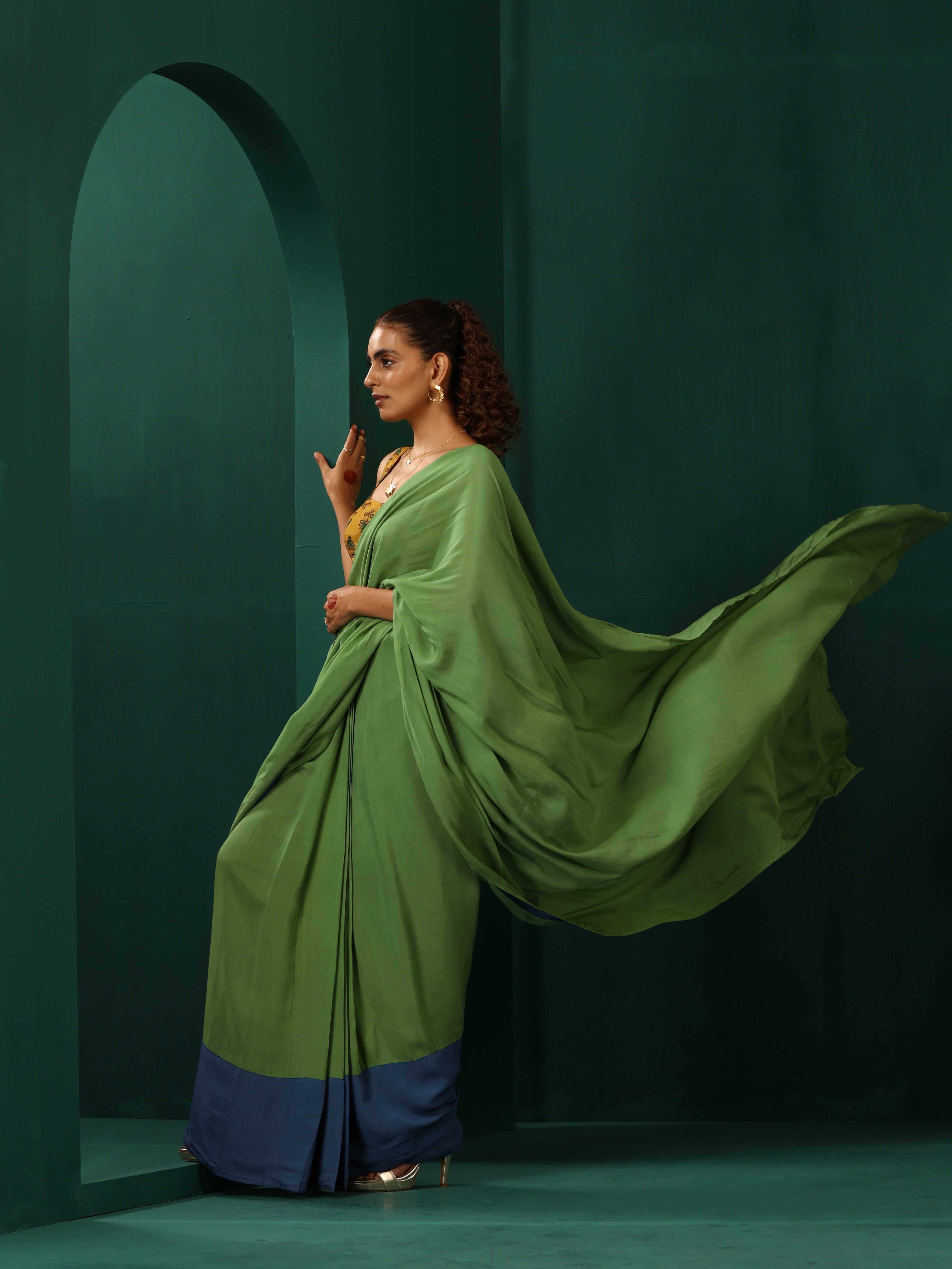 trueBrowns Green Muslin Silk Ready to Wear Saree - Distacart