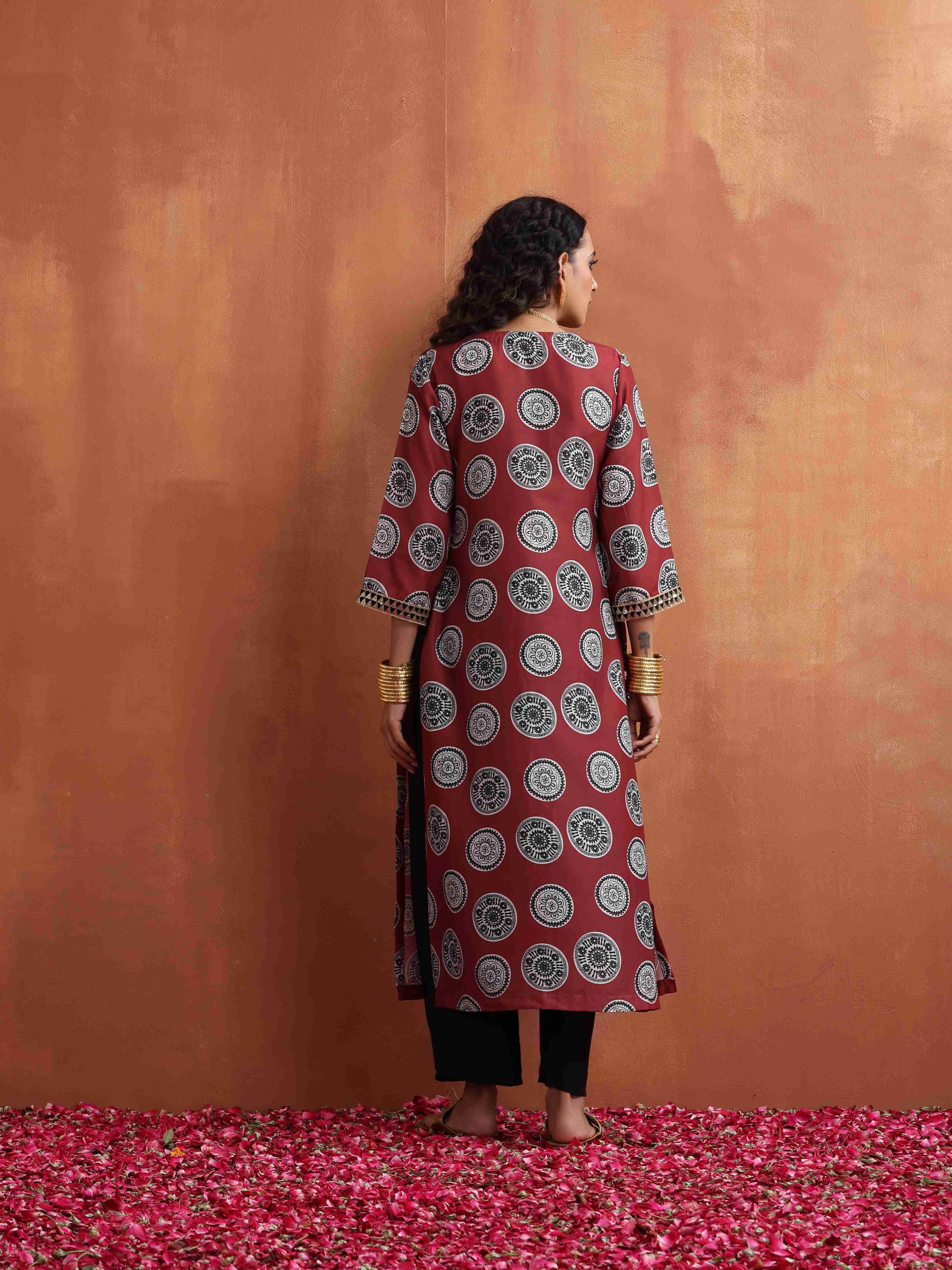 trueBrowns Maroon Print High Slit Kurta Set - Distacart