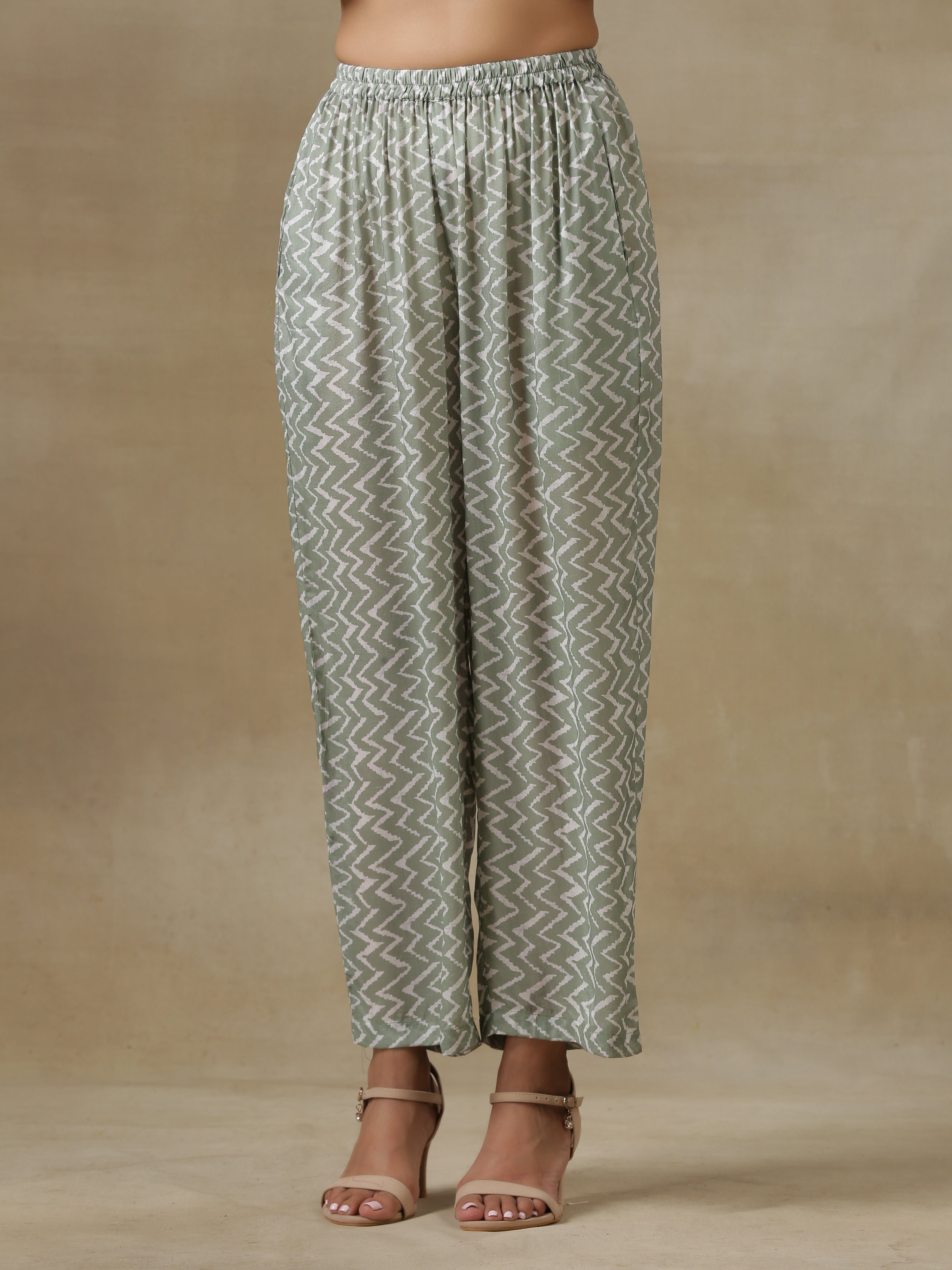 trueBrowns Light Green Bandhani Printed Silk High Slit Kurta Pant Set - Distacart