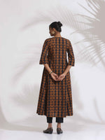 Thumbnail for trueBrowns Black Cotton Print Pleated Flared Kurta Set