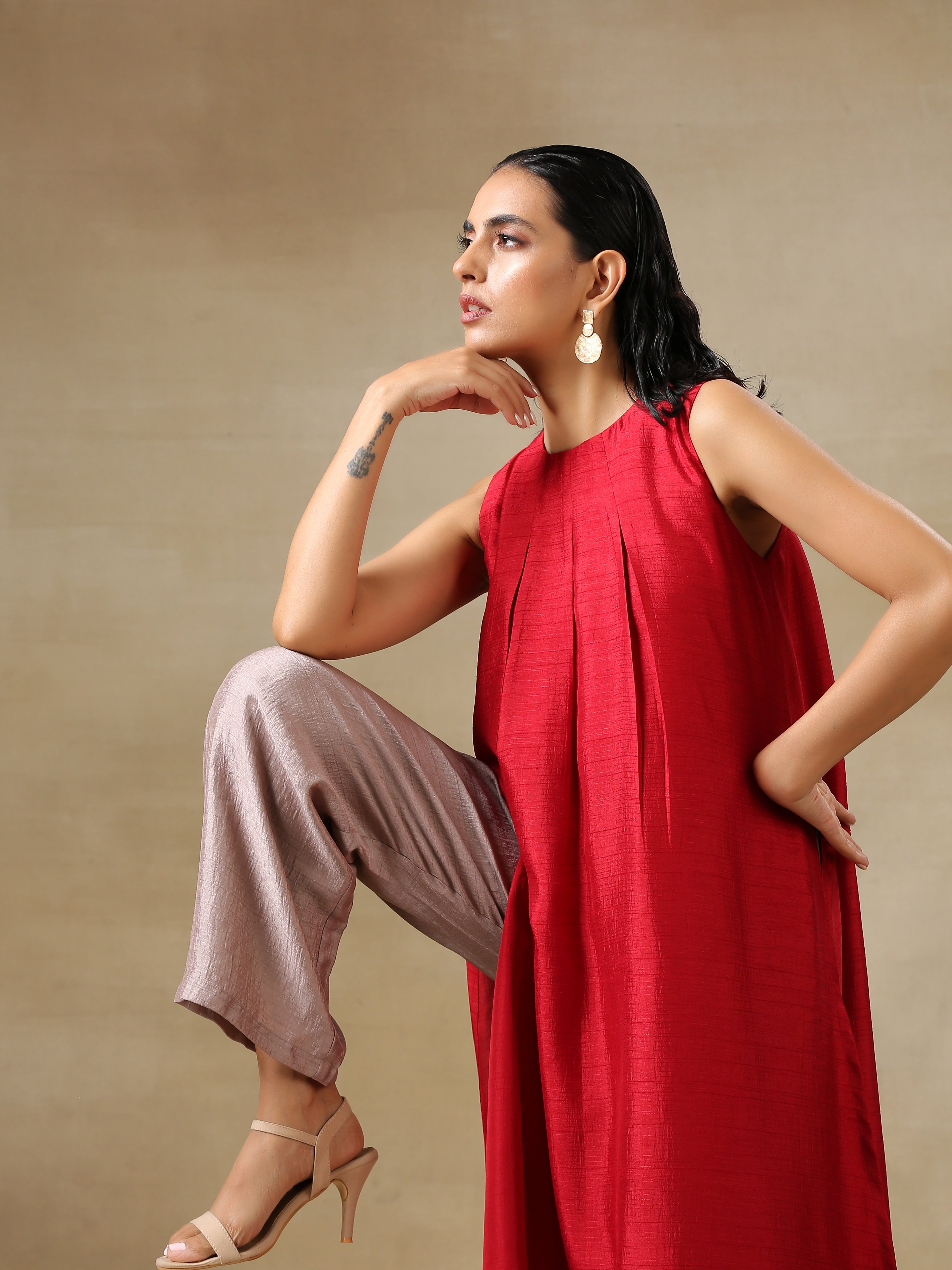 trueBrowns Maroon Textured Silk Sleeveless Kurta Pant Set - Distacart