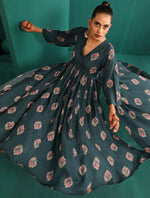 Thumbnail for trueBrowns Deep Blue Floral Bunch Muslin Silk Printed V-Neck Waist Gathered Kurta Pant Set - Distacart