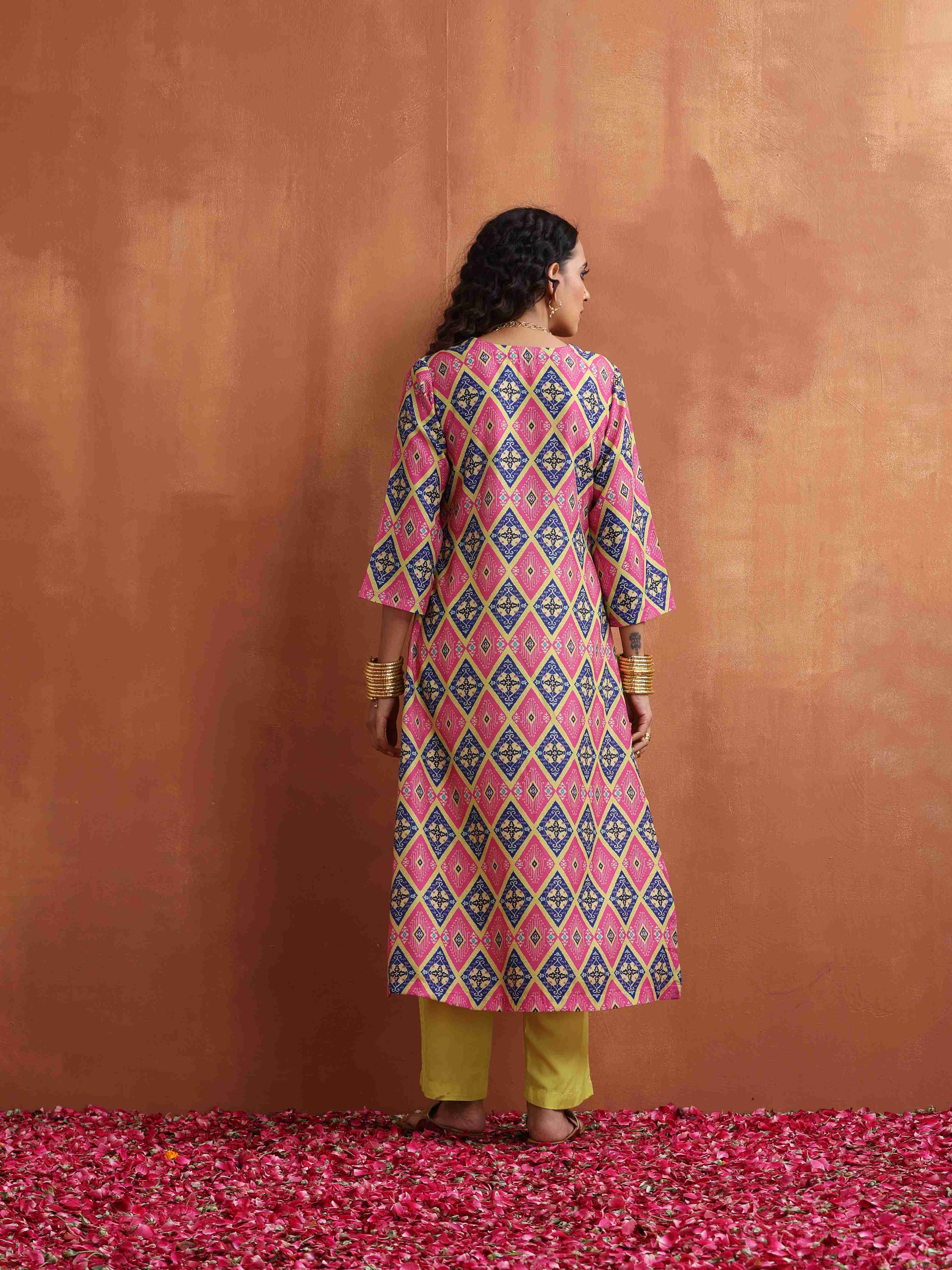 trueBrowns Pink Print High Slit Kurta Set - Distacart