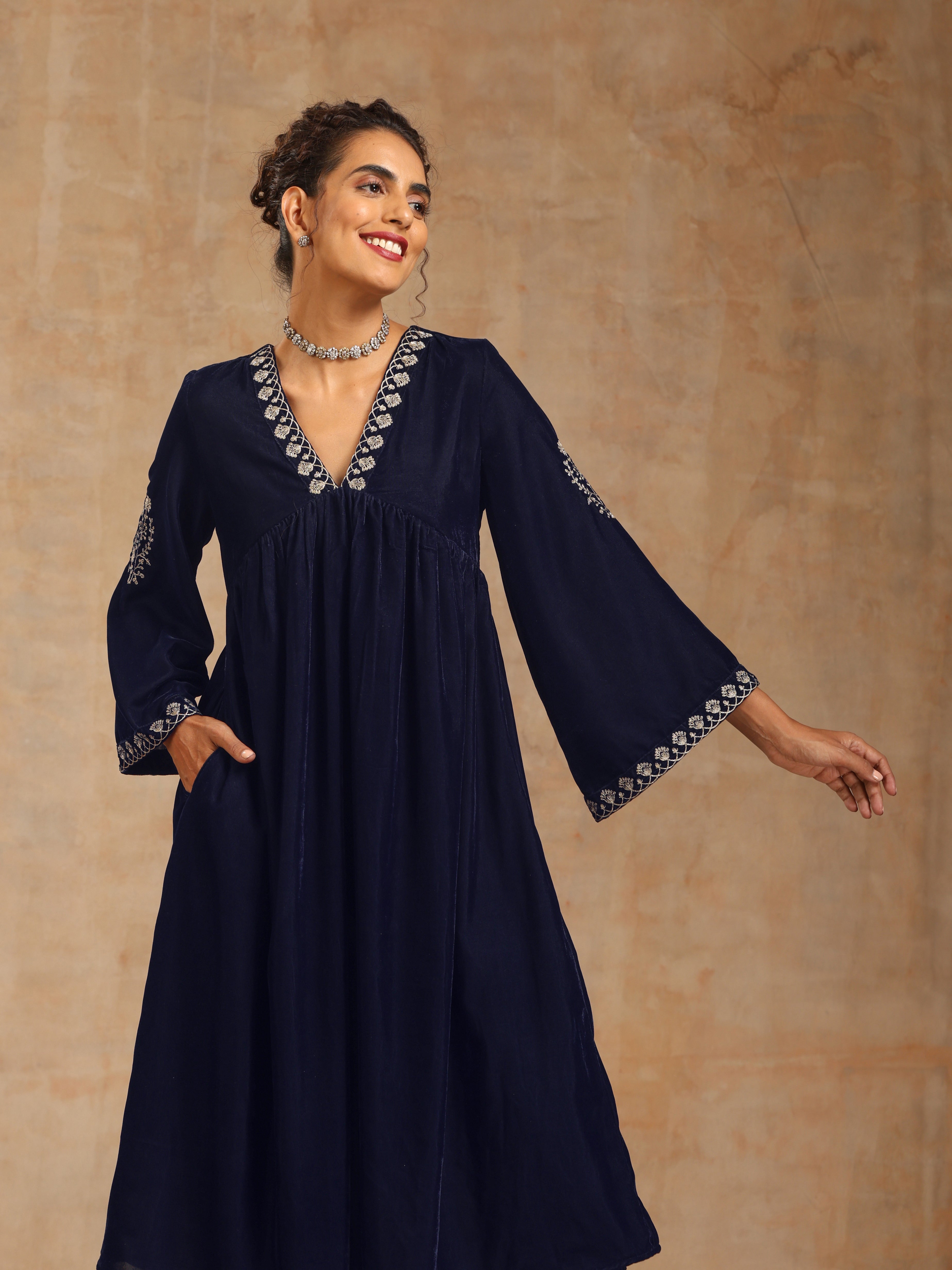 trueBrowns Midnight Blue Velvet Embroidered Kurta - Distacart