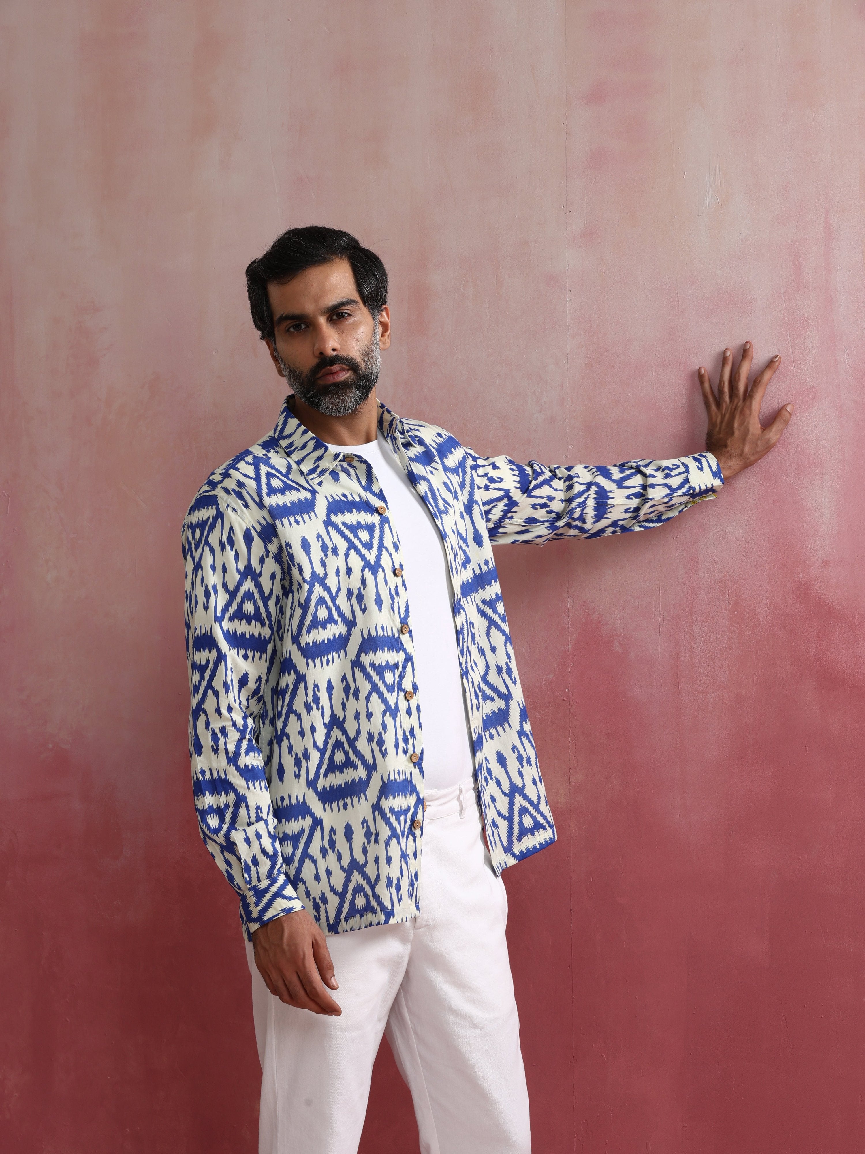 trueBrowns Men's Blue Ikat Print Cambric Shirt