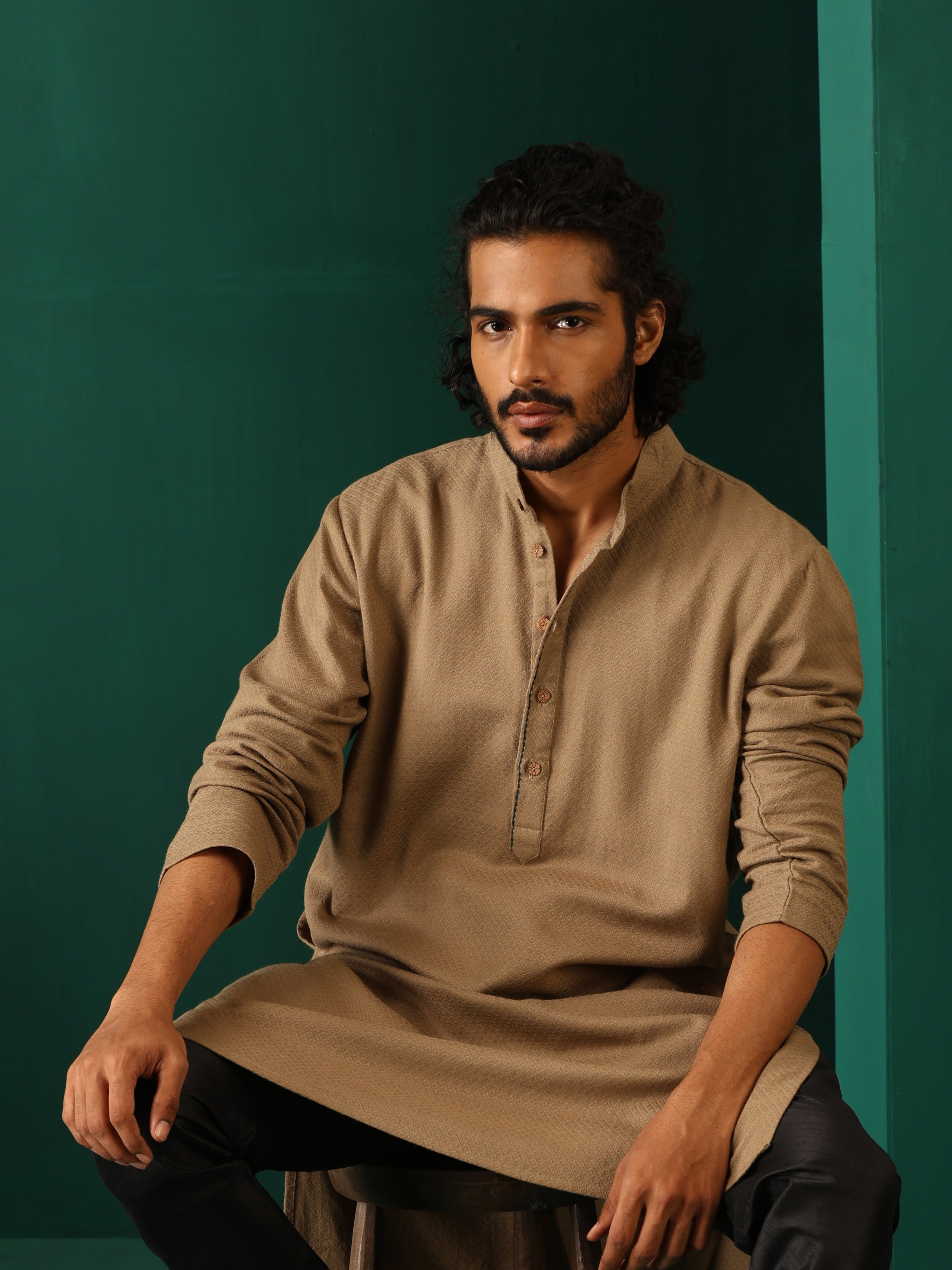 trueBrowns Men's Beige Dobby Textured Kurta - Distacart